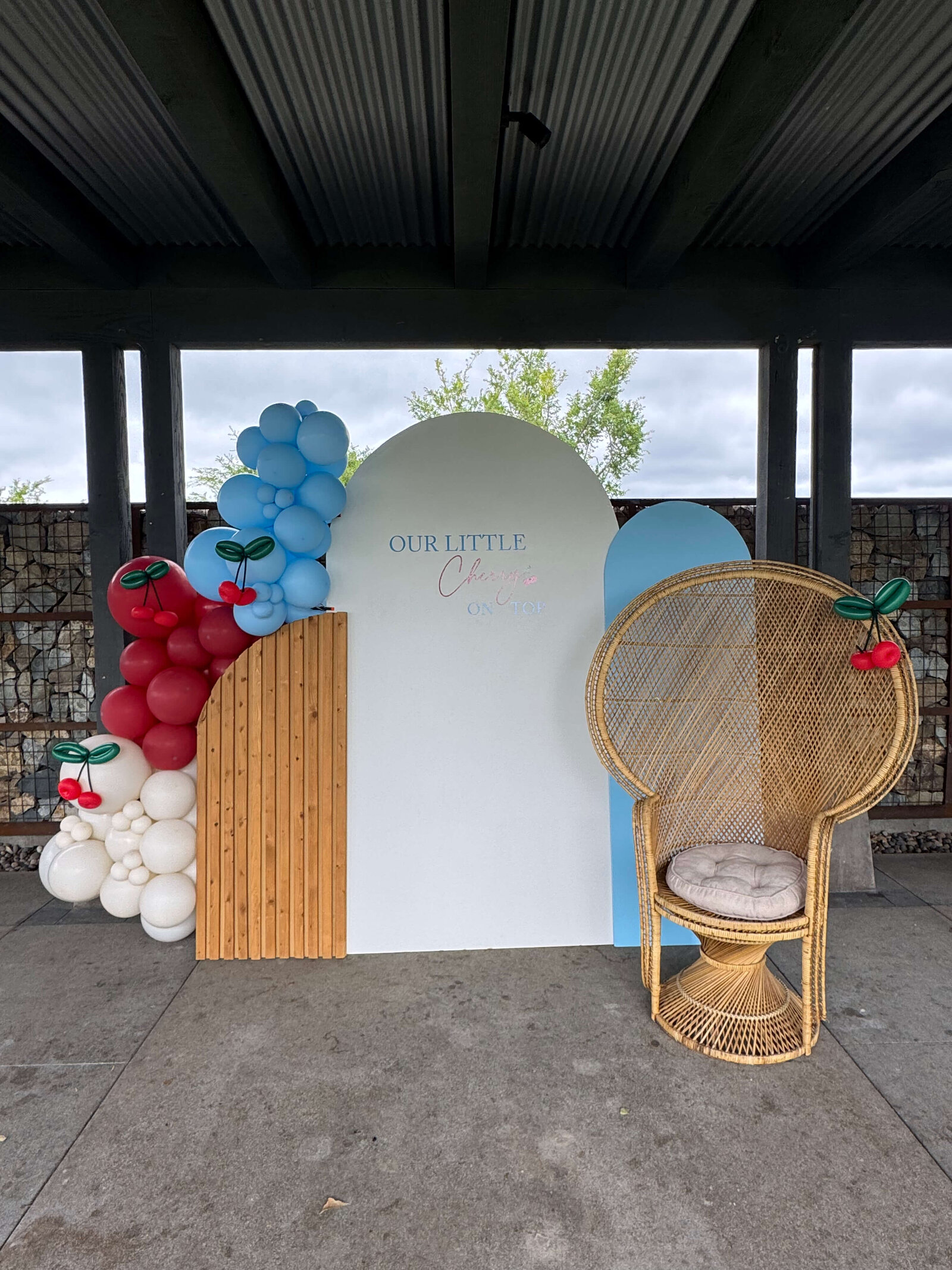 Simple baby shower balloon decoration in Orange County 