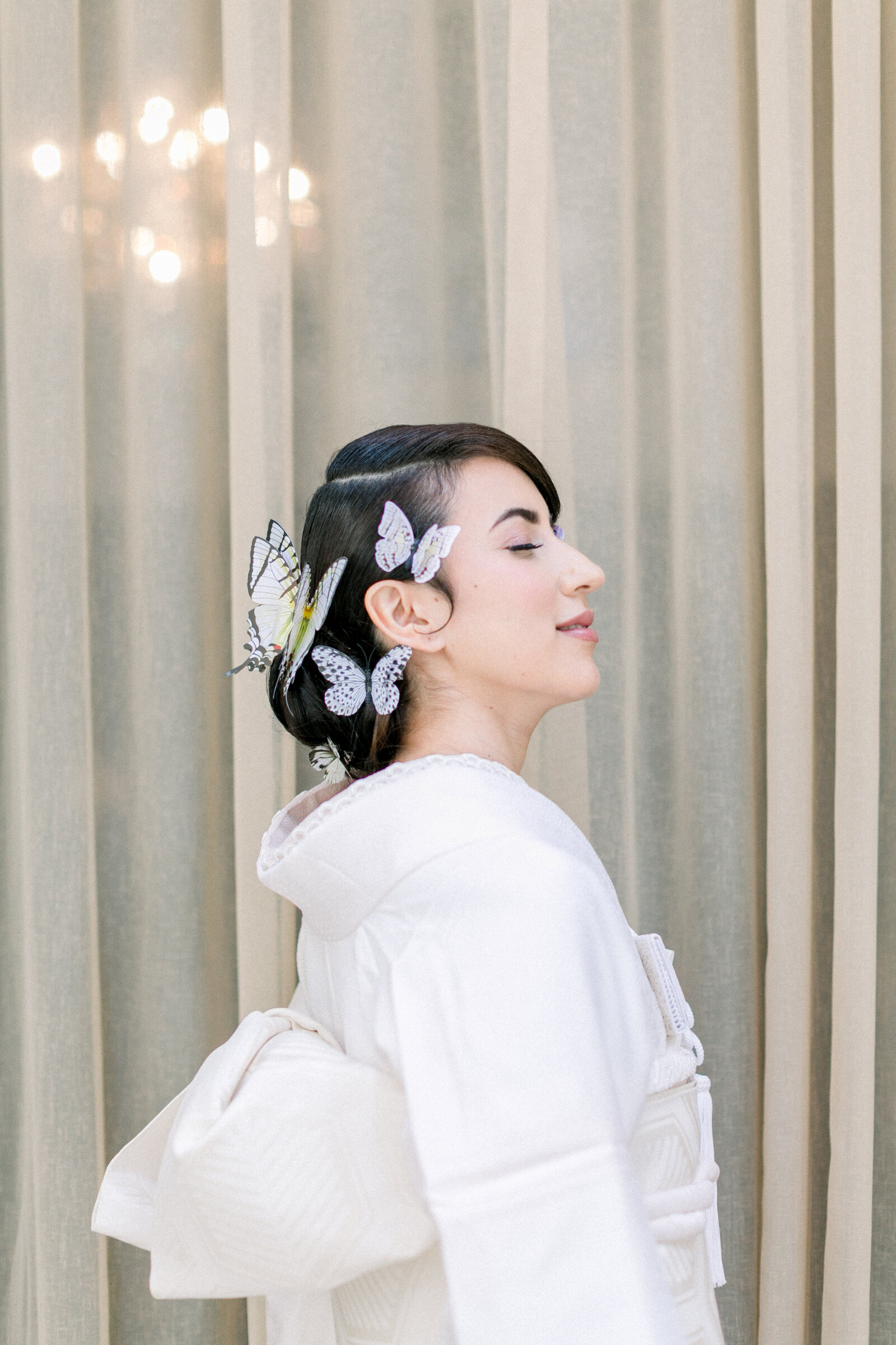 Side profile of bride in white shiromuku with butterfly hair ornament at The Ebell Club Long Beach, Los Angeles California. Available for wedding kimono rental | 白無垢に蝶の髪飾りを合わせた花嫁の横顔。ロサンゼルス・エベルクラブにて。着物レンタル可能。