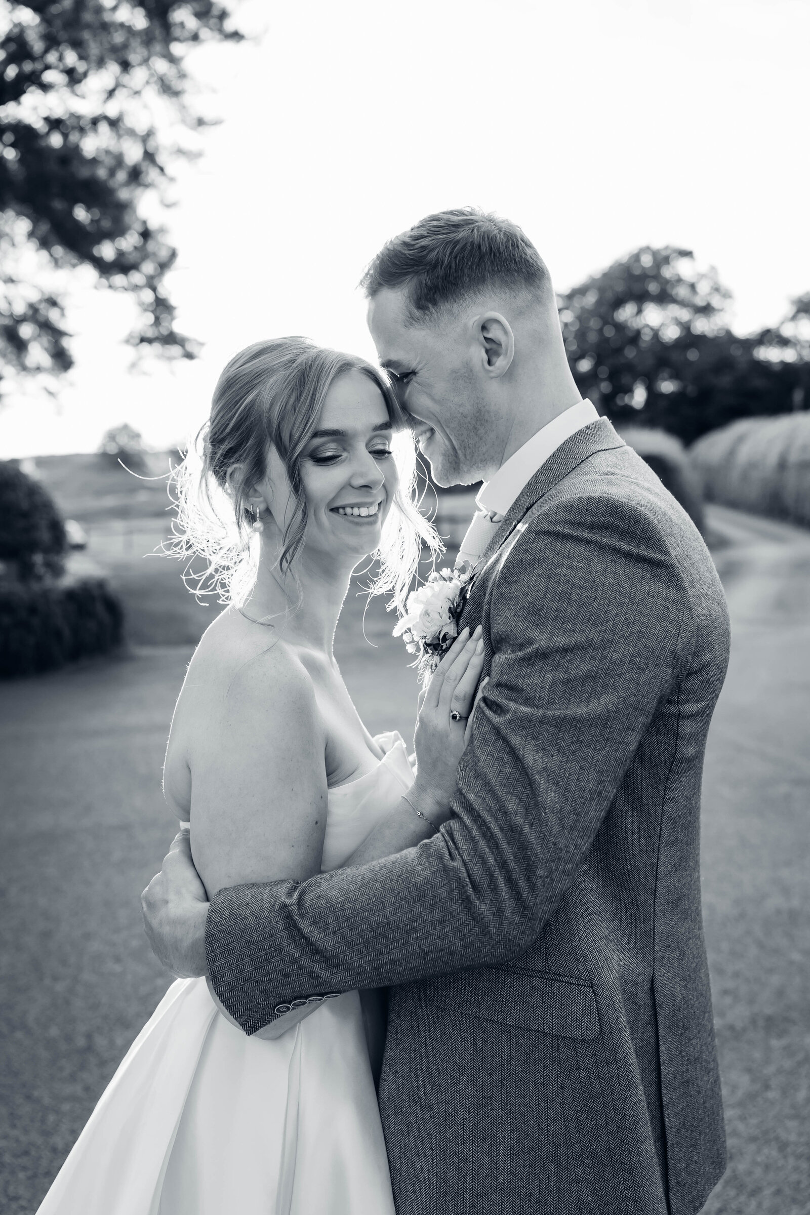 cheltenham-wedding-photographer-at-kingscote-barn