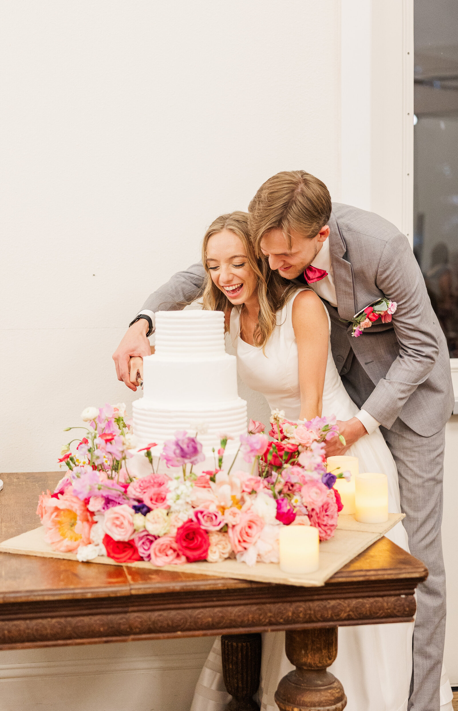 Bride-and-groom-cake-cutting