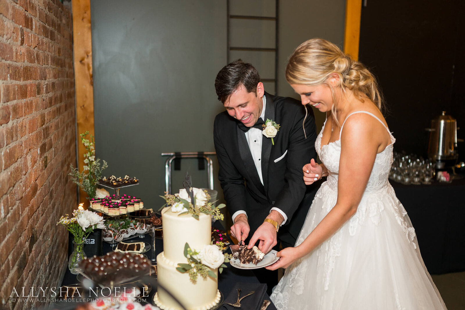 Wedding-at-The-Factory-on-Barclay-in-Milwaukee-0994