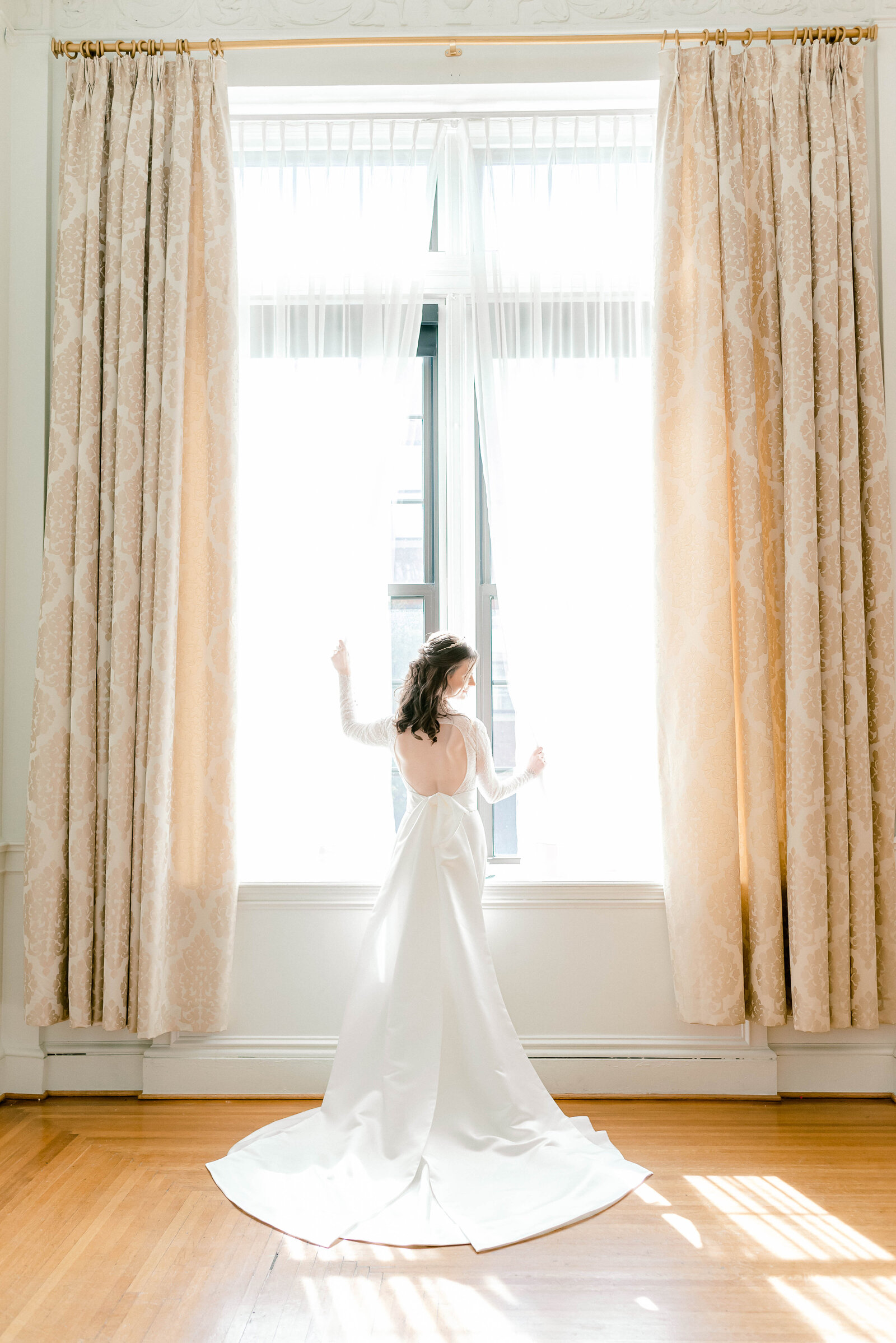Charlotte-Wedding-Photographer-North-Carolina-Bright-and-Airy-Alyssa-Frost-Photography-Hotel-Concord-2
