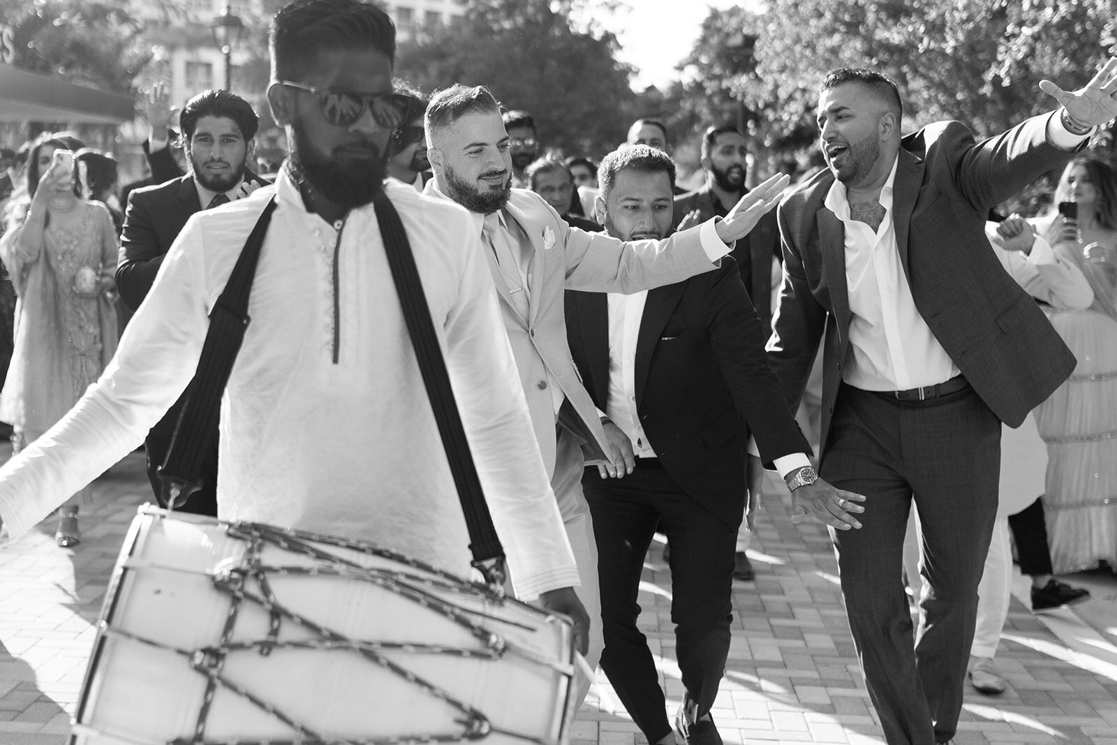 walima-pakistani-muslim-all-red-wedding-09