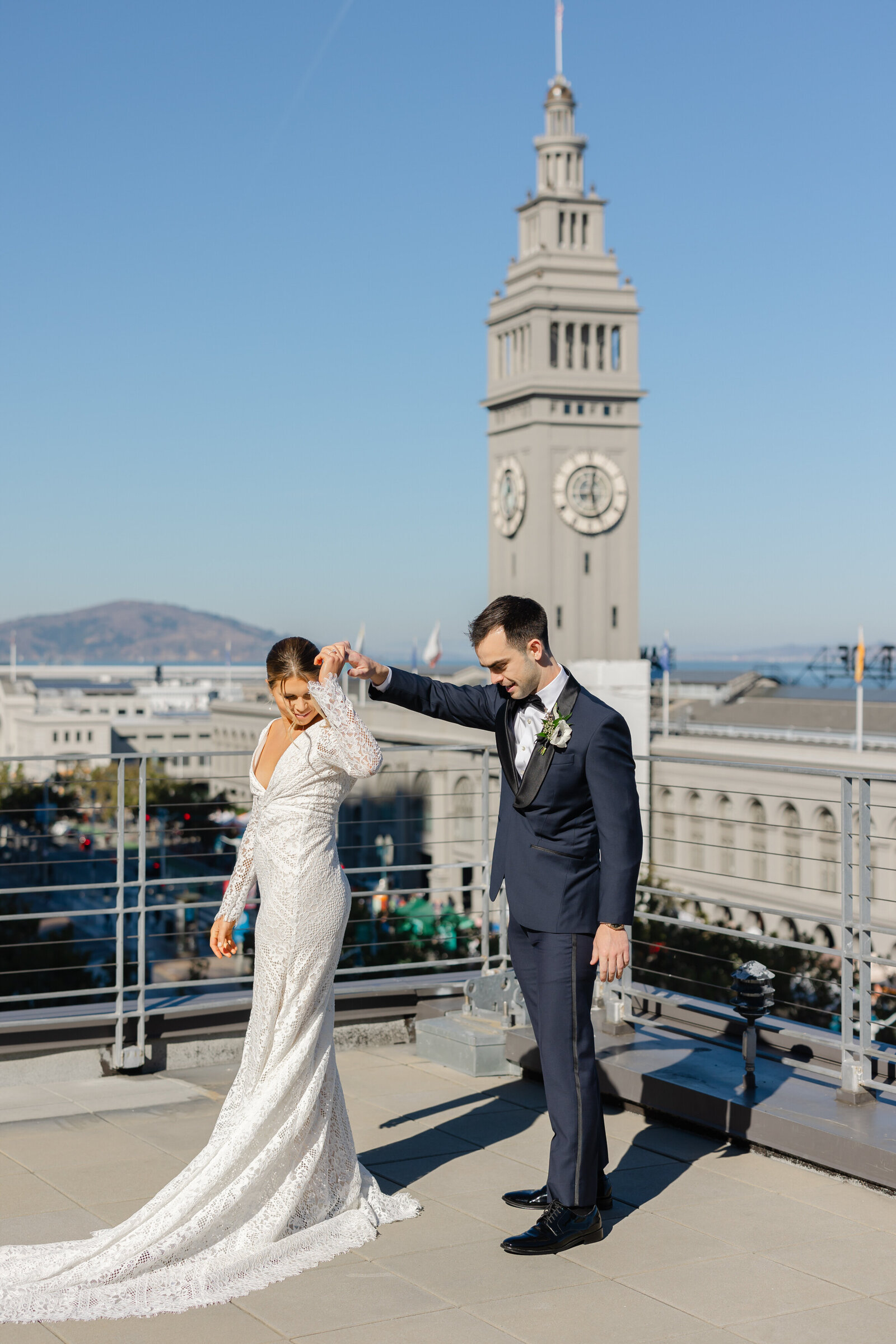 Black-white-green-modern-wedding-19