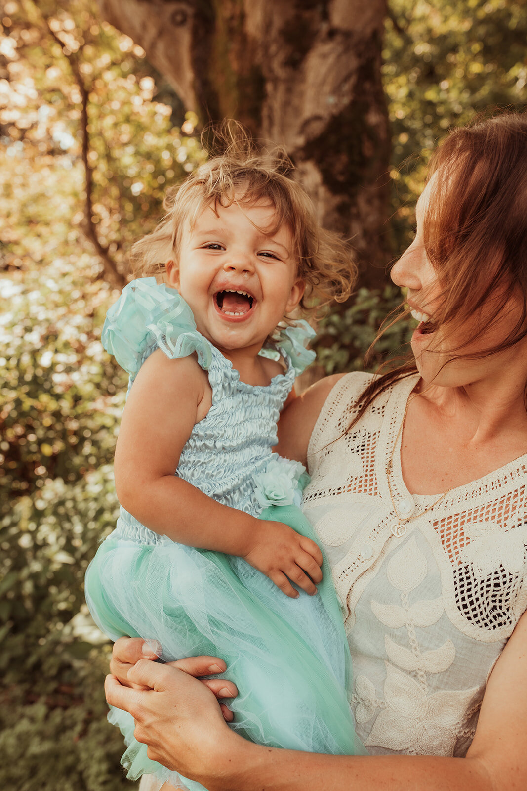 Fotoshoot buiten op locatie in Nissewaard met ontspannen sfeer