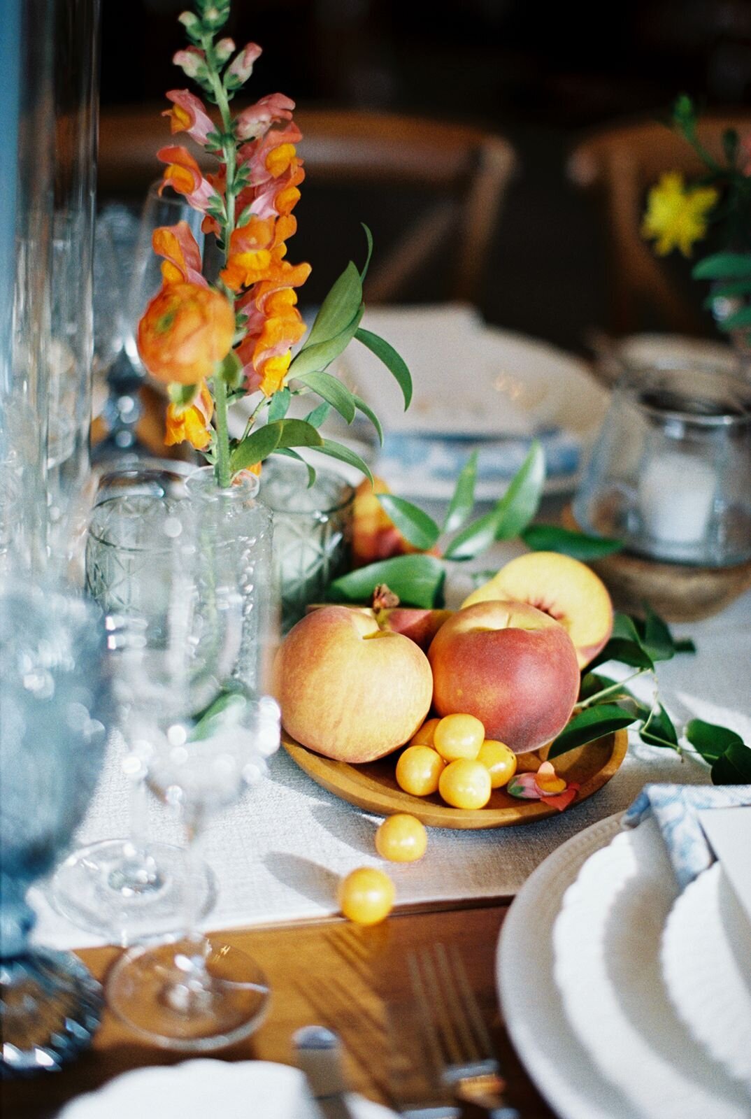 leila-james-events-newport-rhode-island-luxury-wedding-planner-castle-hill-inn-venue-erin-mcginn-wedding-photographer-bright-florals-CH0557 copy