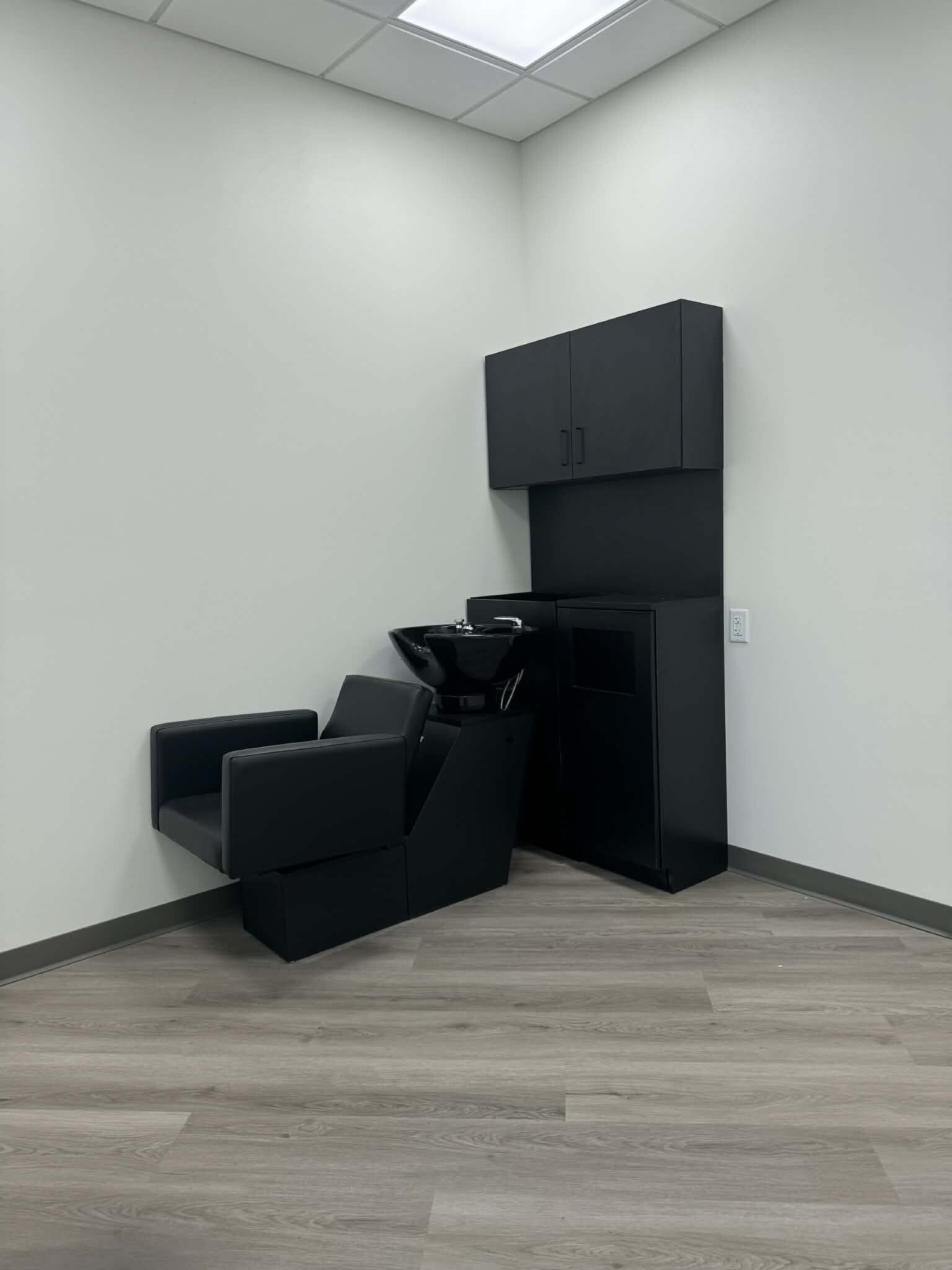 5201 shampoo chair and cabinets