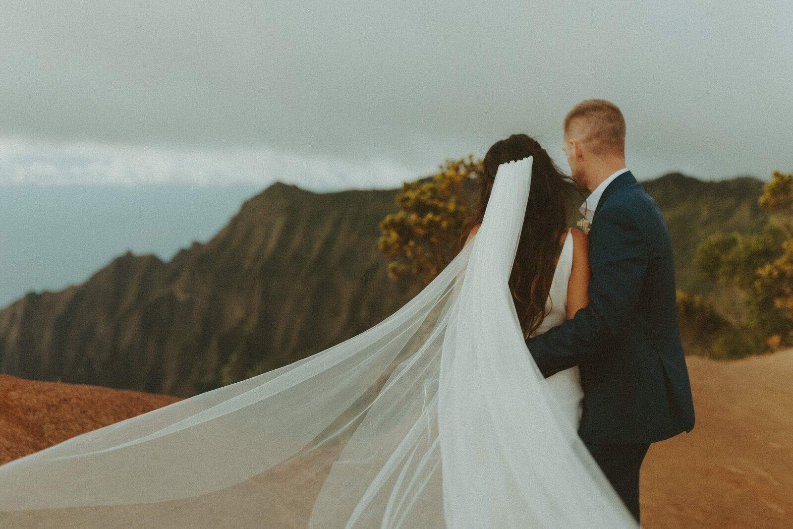 wedding on the na pali cliffs in kauai