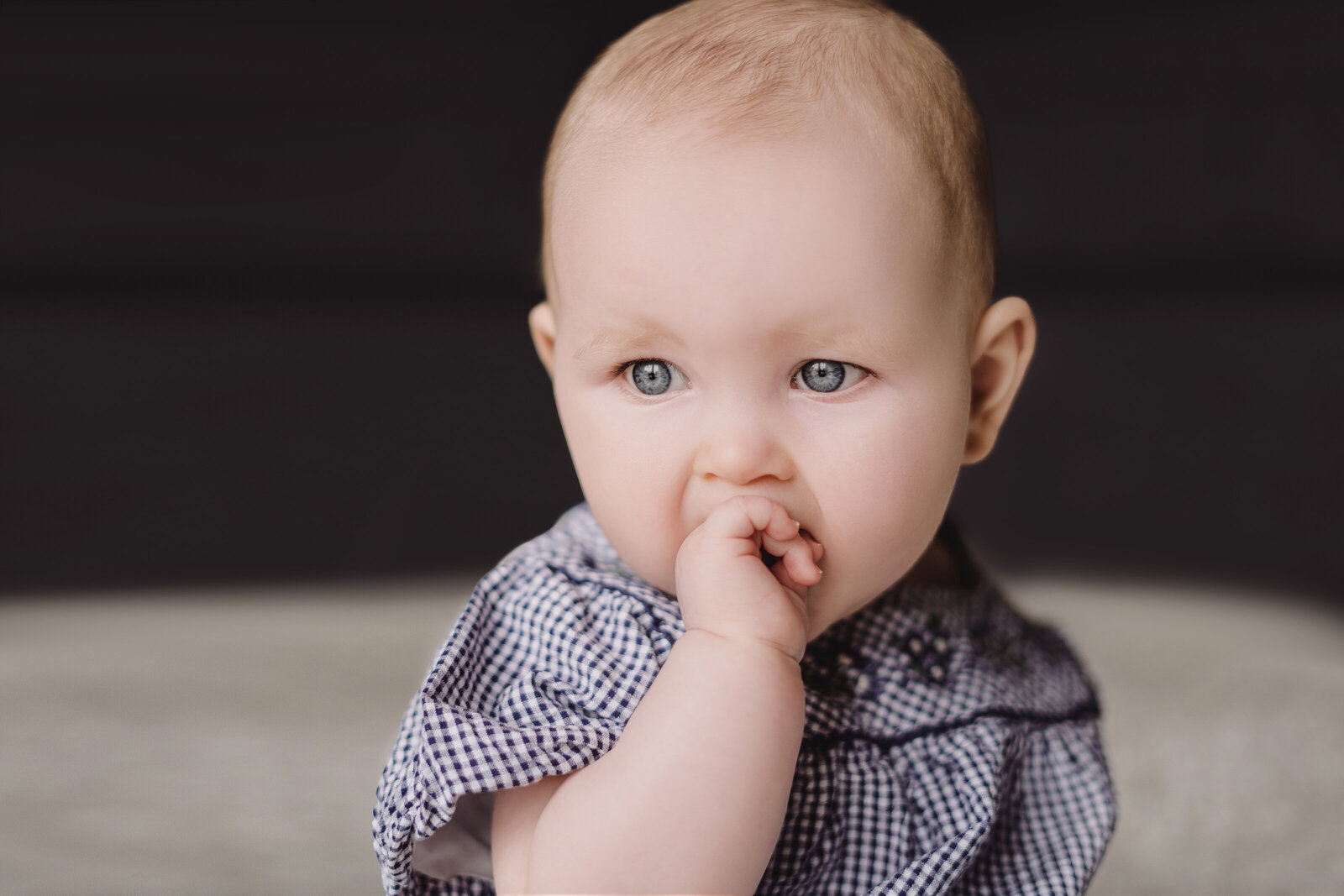 photographe gien  aurore  enfant famille nouveau ne maternite enfant portrait fille bébé 2