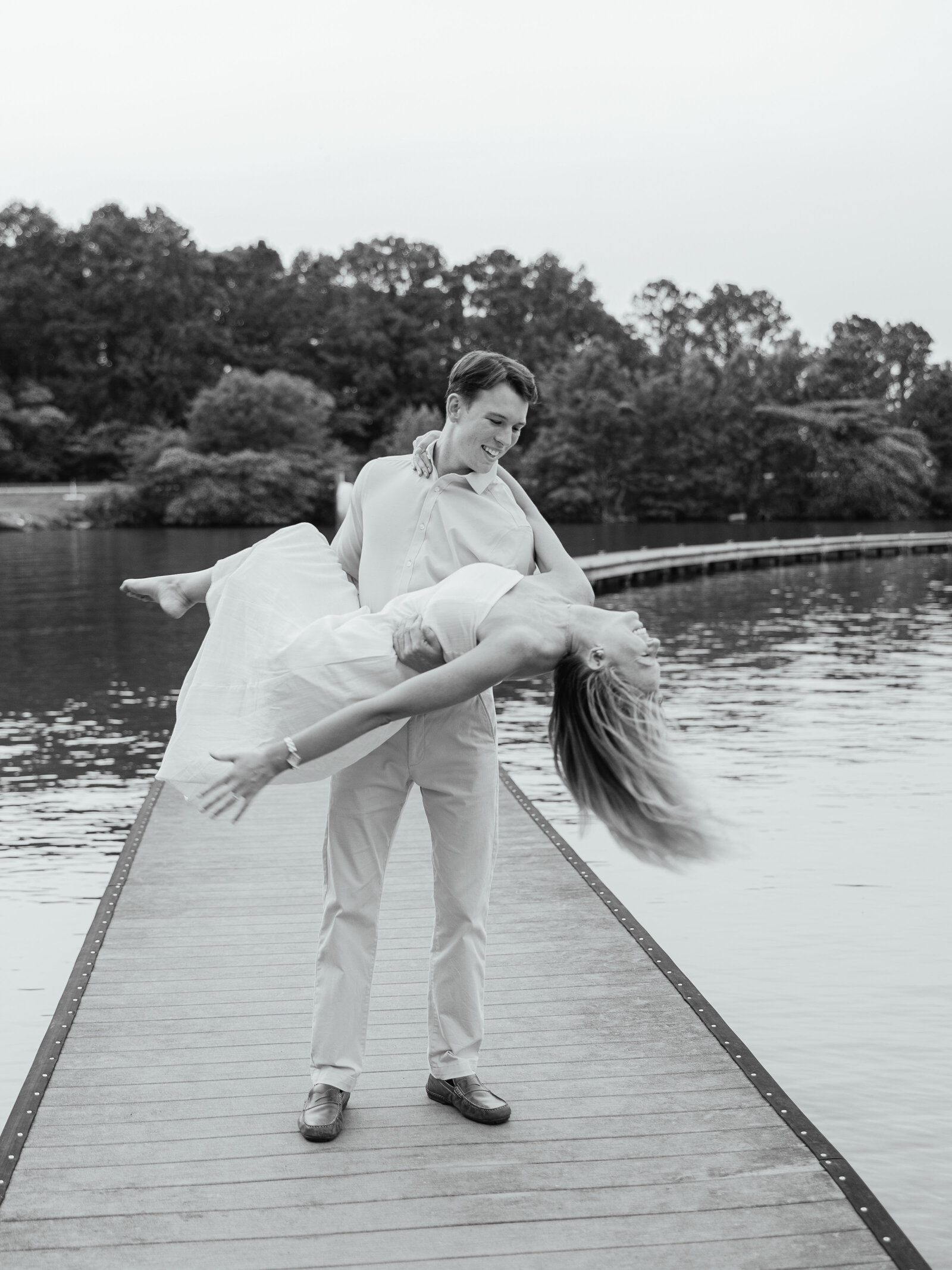 Birmingham Alabama family photographer outdoor natural light couples portraits.