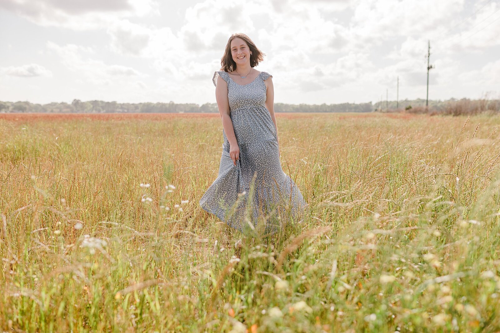 Pensacola-Senior-Photographer-Jennifer-Beal-Photography-Girl-Standing-In-FIeld