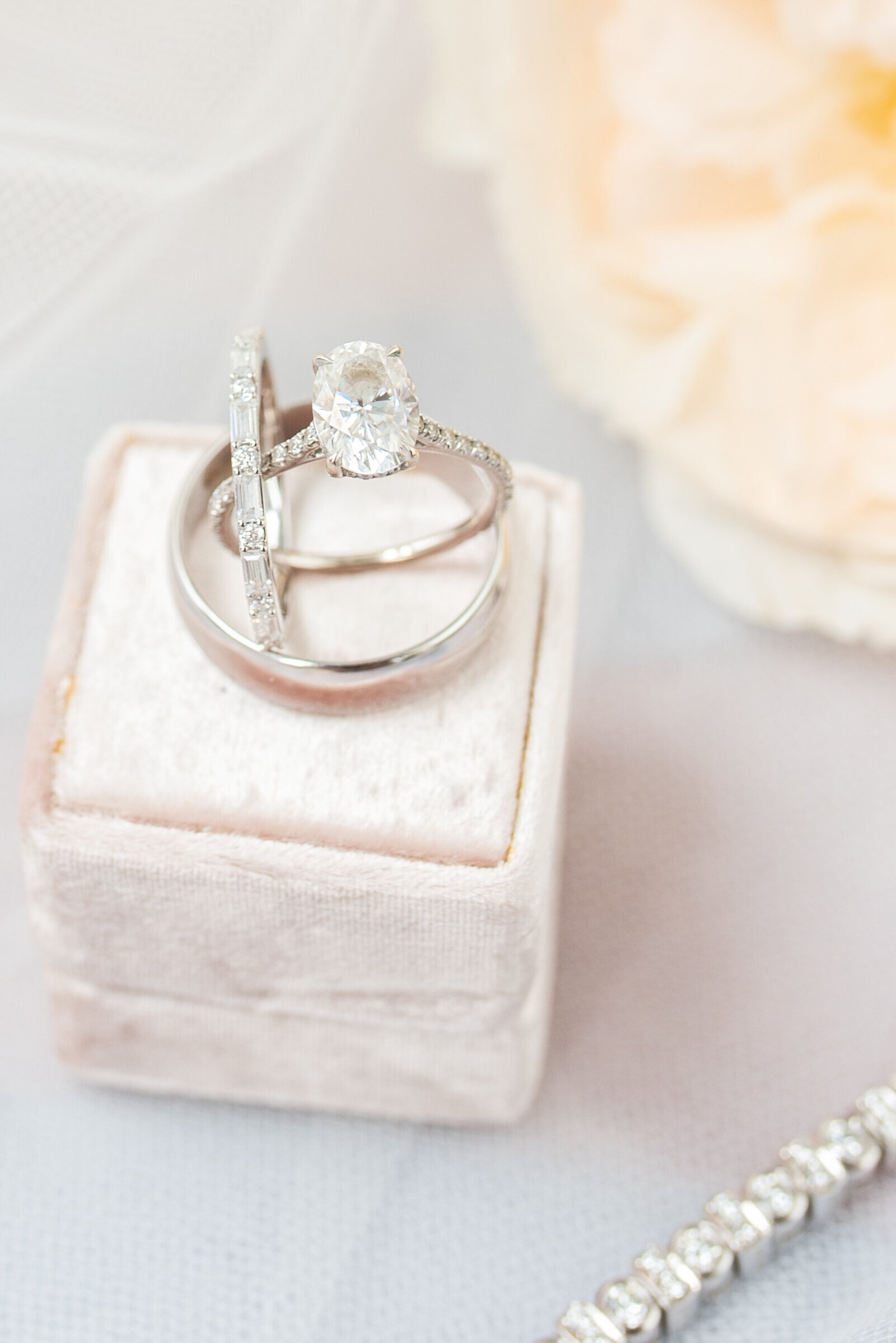 detail image of wedding rings