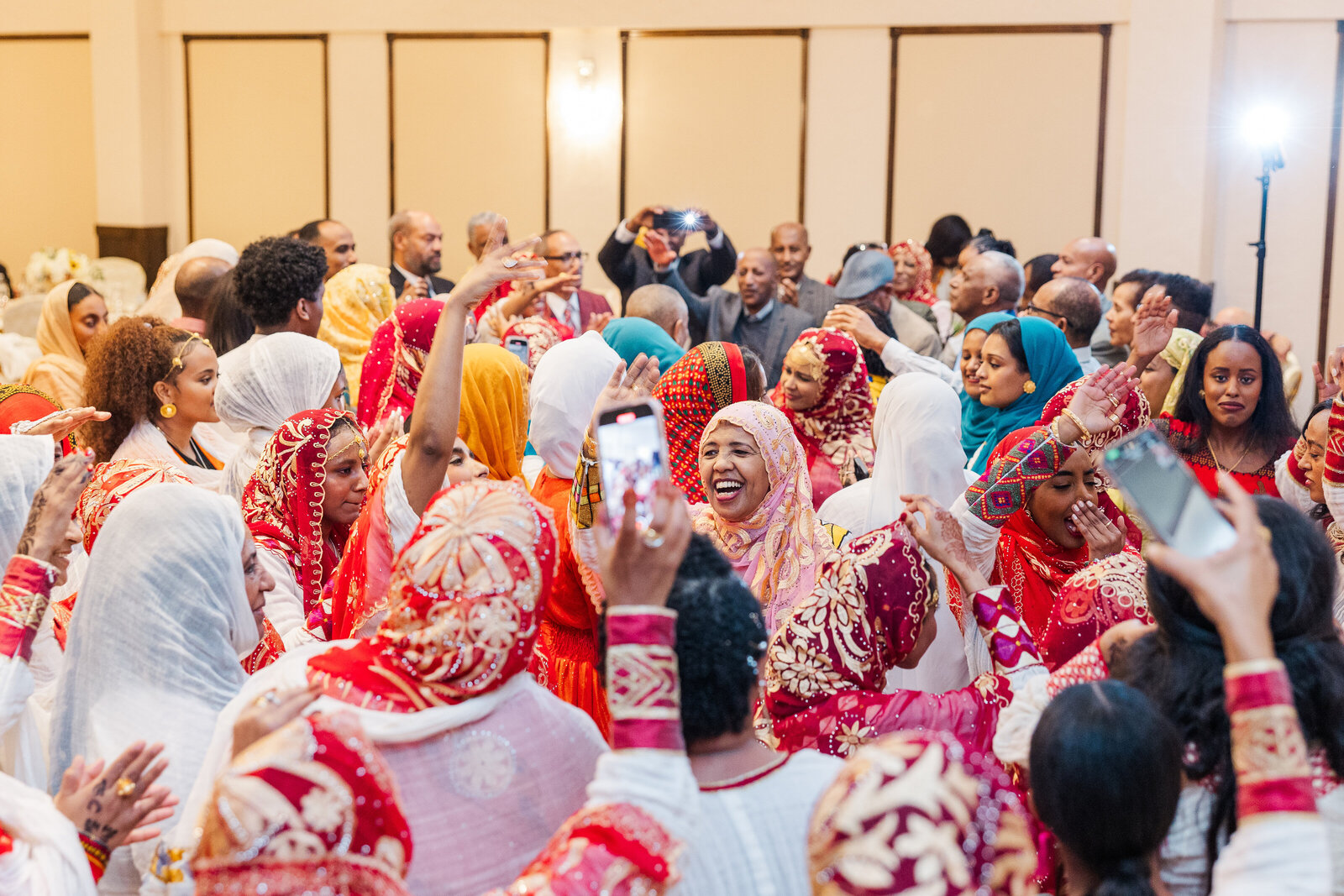 Guests-dancing-at-wedding