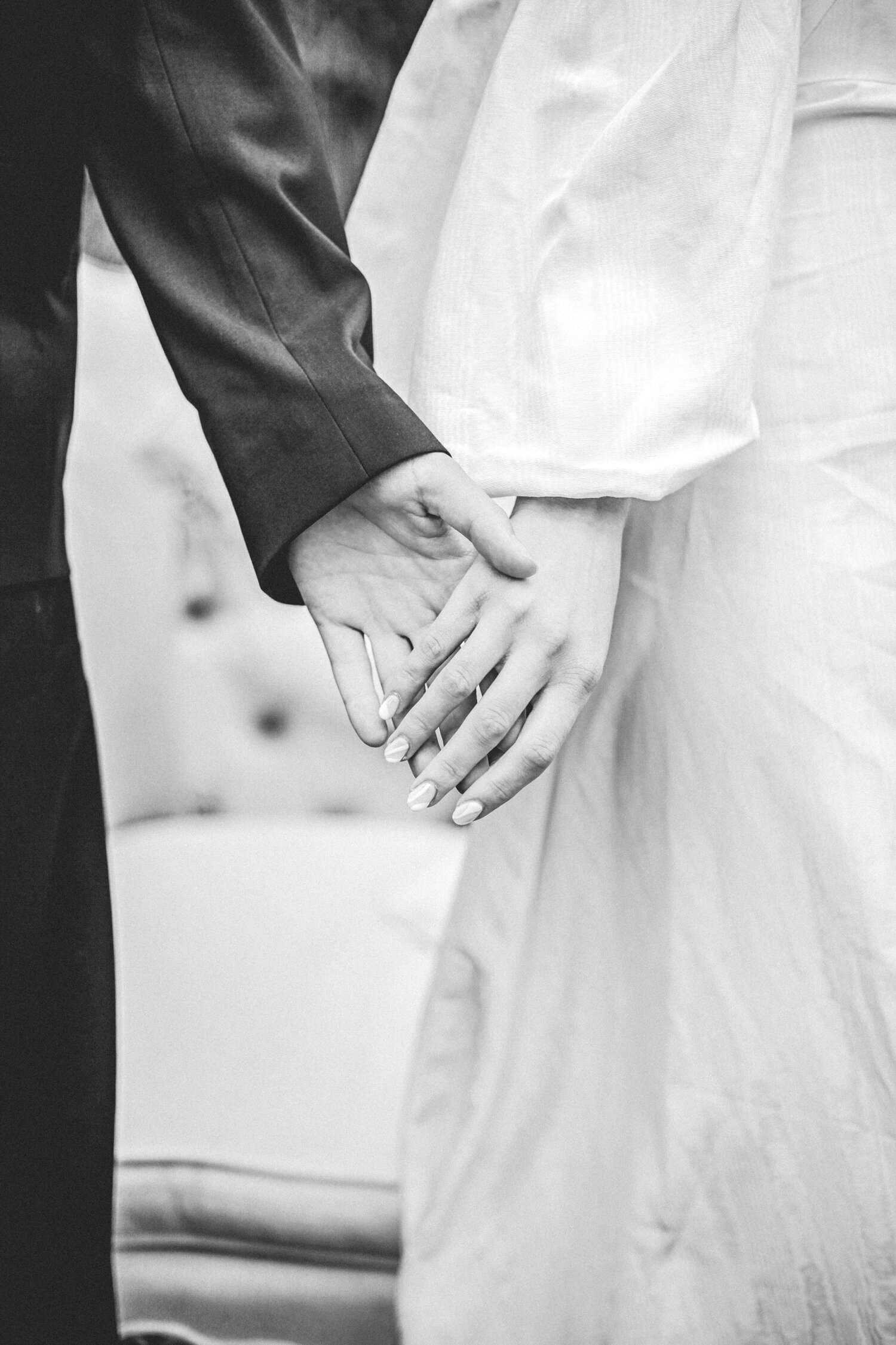 bride-and-groom-holding-hands-in-black-and-white