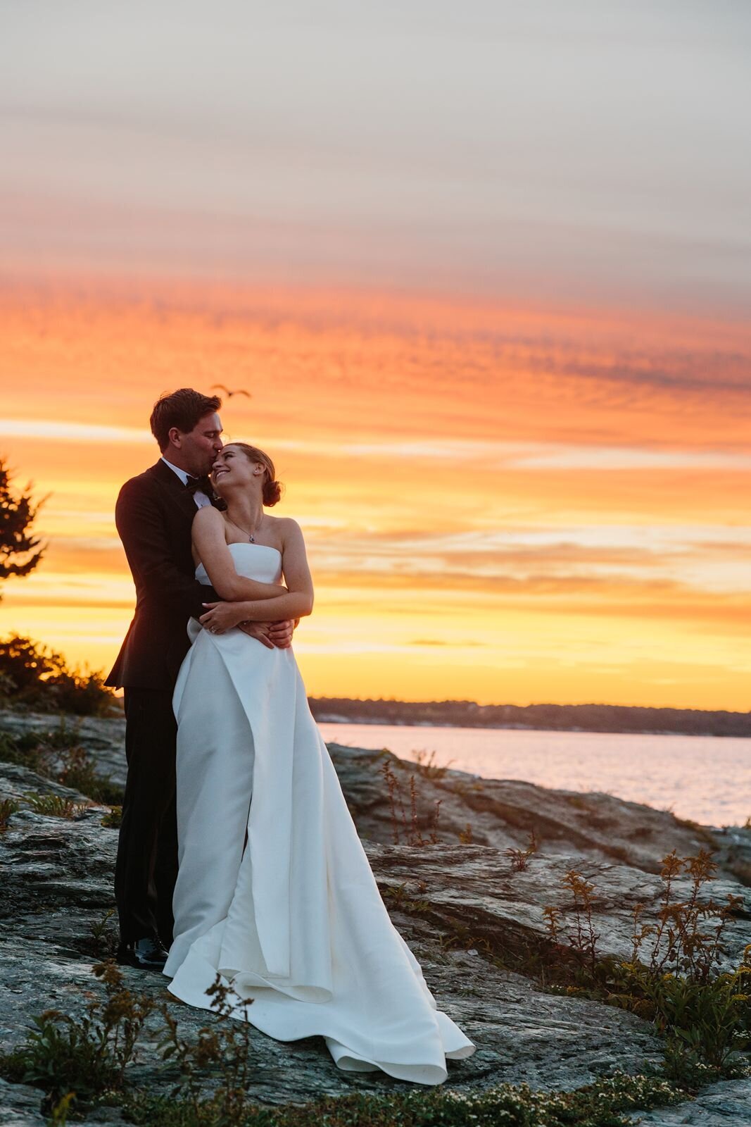 leila-james-events-newport-rhode-island-luxury-wedding-planner-castle-hill-inn-venue-erin-mcginn-wedding-photographer-bright-florals-CH0996 copy