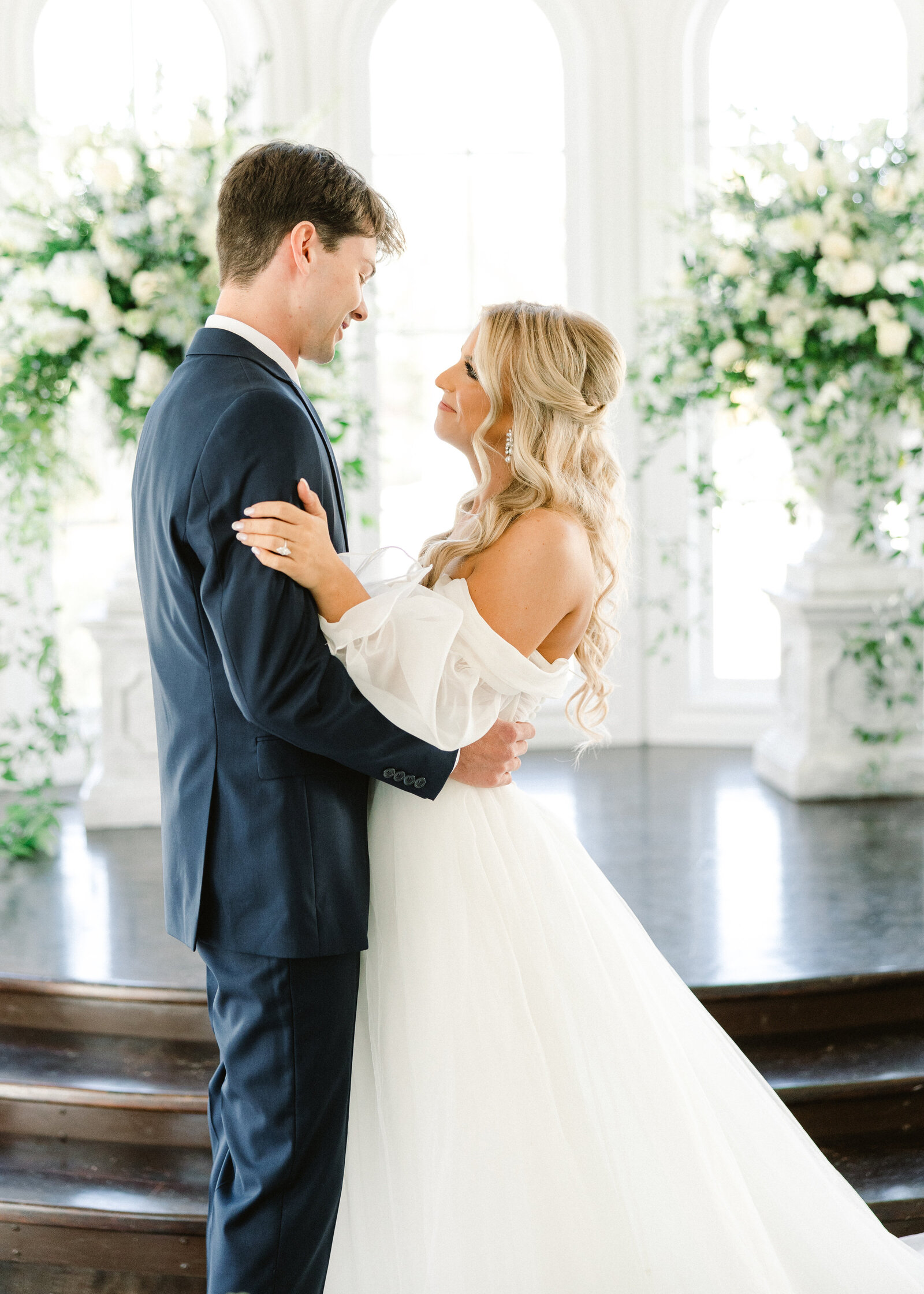 Aubree and Garrett posing during their romantic wedding in Alabama, captured by Abby Bell Photography, a fine art wedding photographer specializing in personalized and timeless photography.