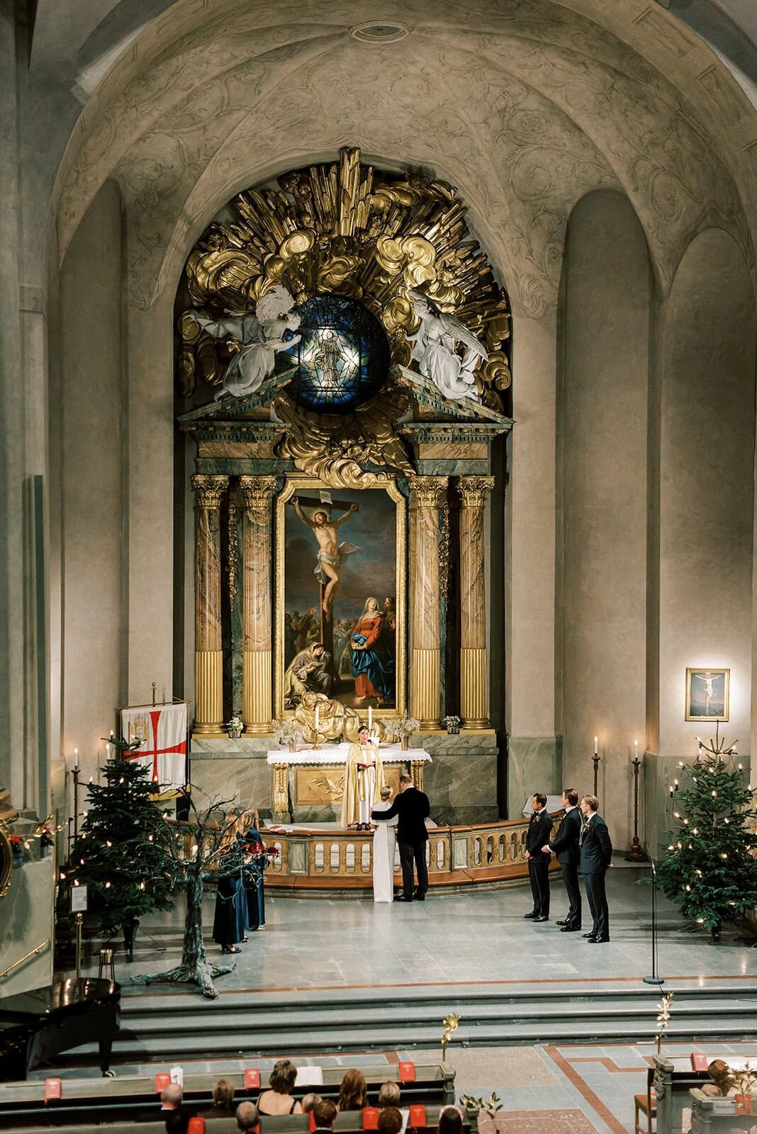 Destination Wedding Photographer Stockholm Anna Lundgren Winter City Wedding at Diplomat, Hedvig Eleonora Church, Dramaten and Teatergrillen Stockholm Sweden_01