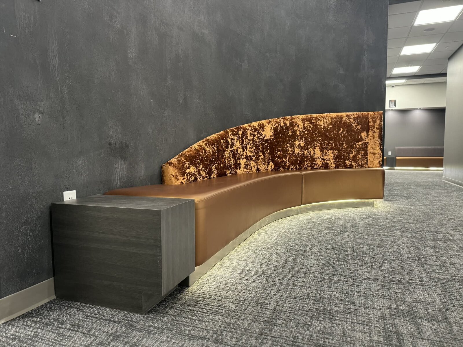 5201 wait room bench lit