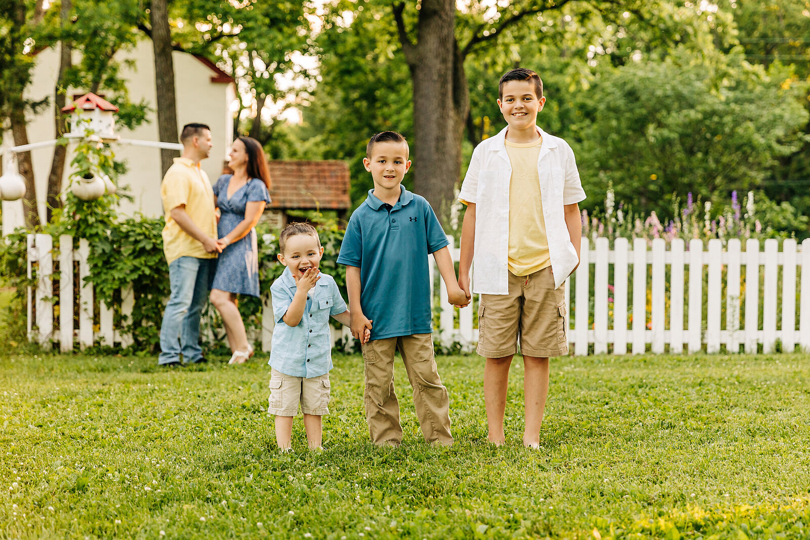 kids laughing at parents by Philadelphia Family Photographer