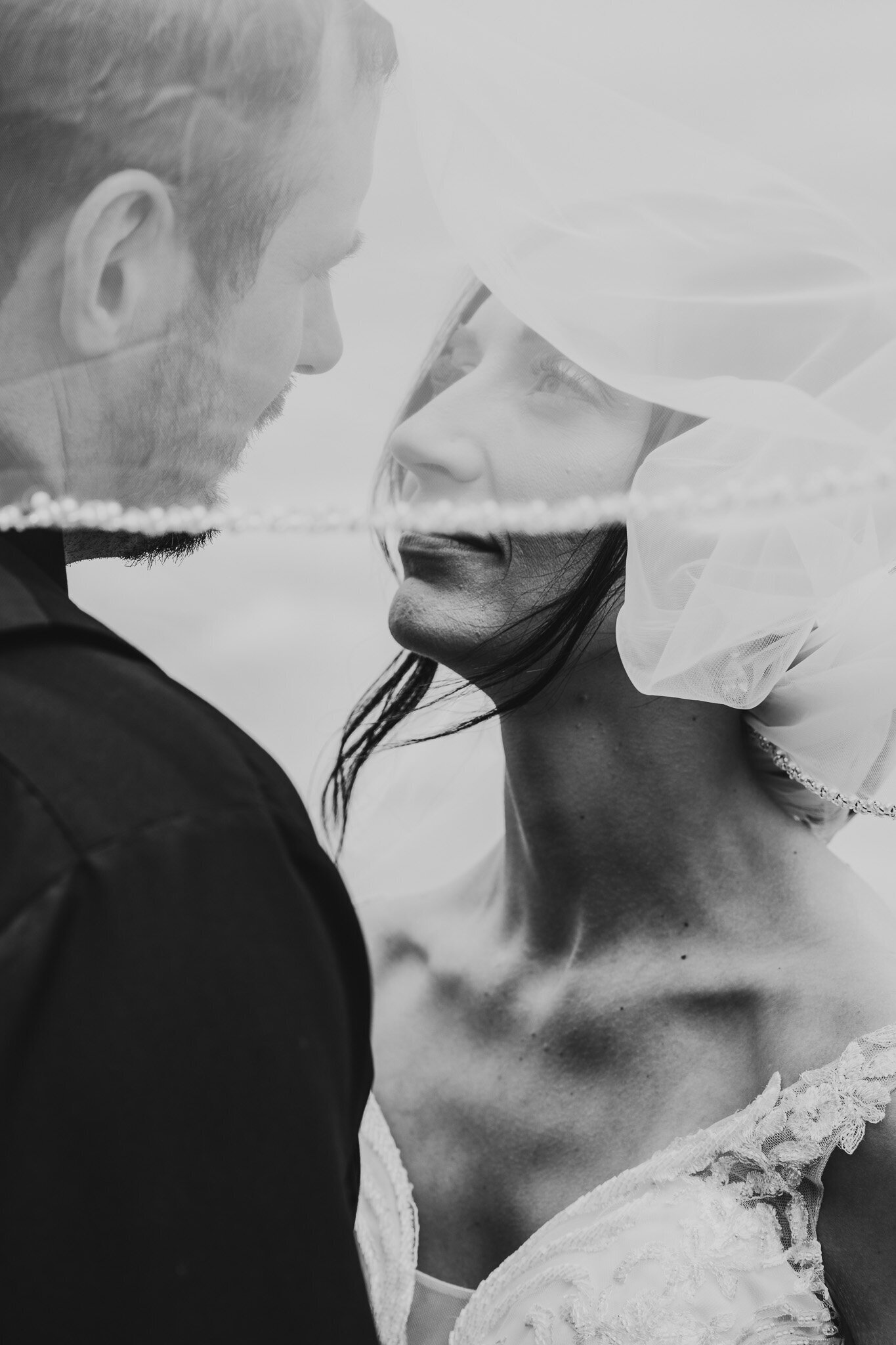 bride and groom vail picture