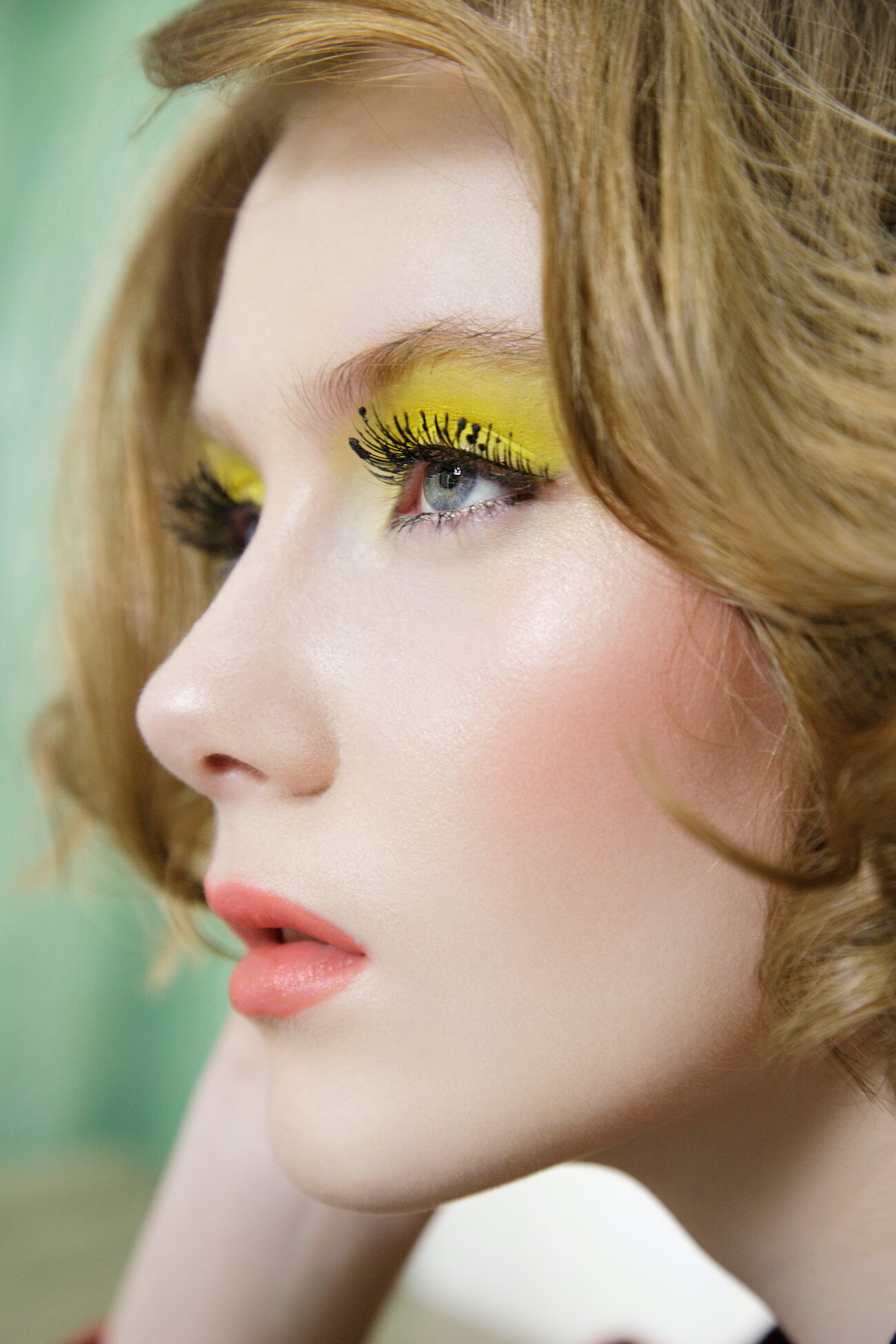 1-woman-with-yellow-eye-shadow-peach-lips