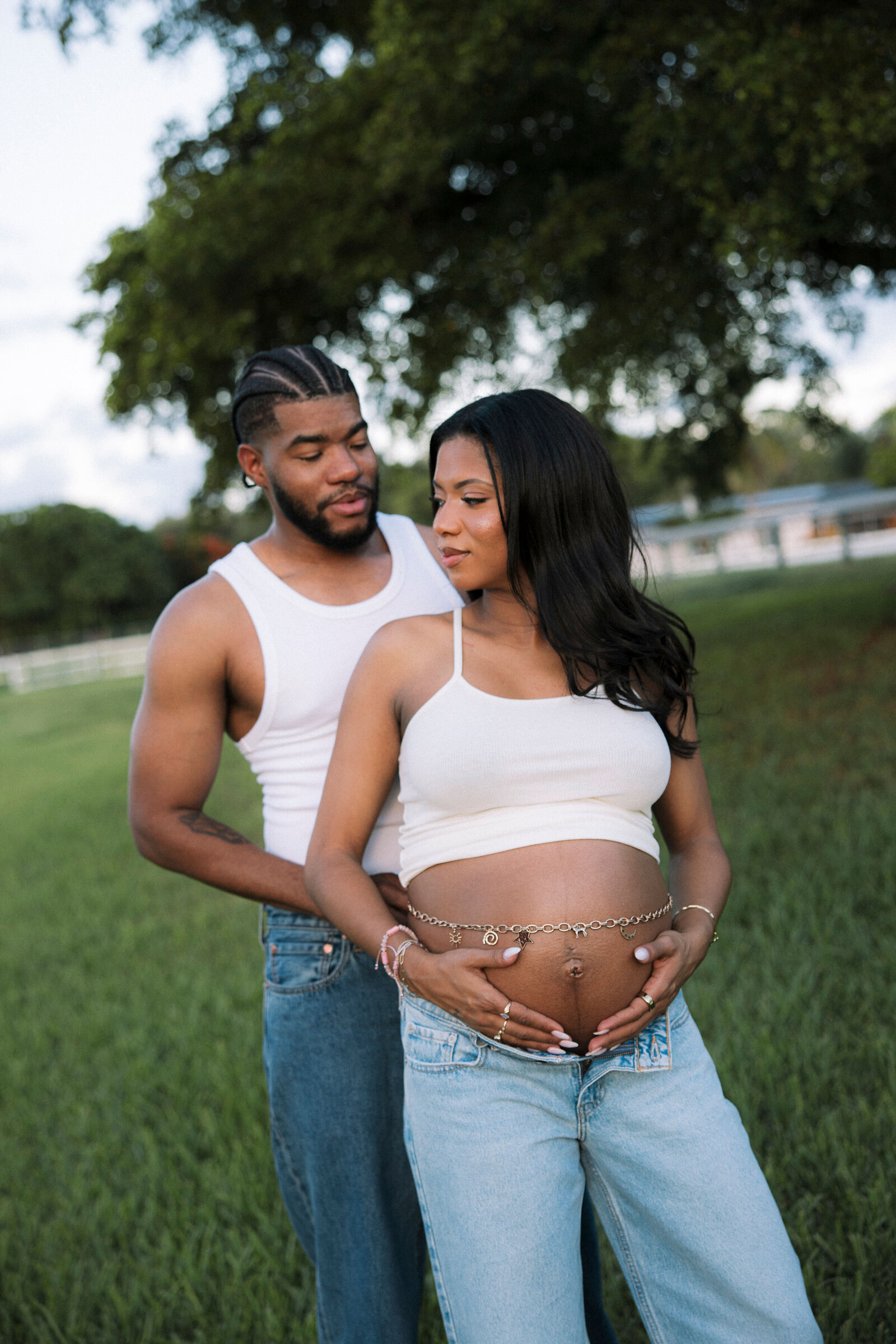 Alissa-Terrence-Horse-Barn-Maternity-Photography-by-Alexandra-Masihy-62