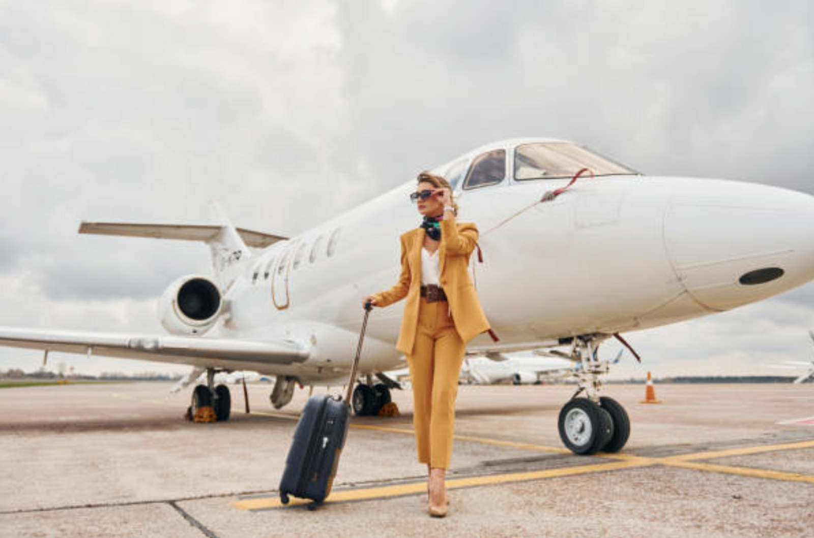 lady-in-gold-private-jet