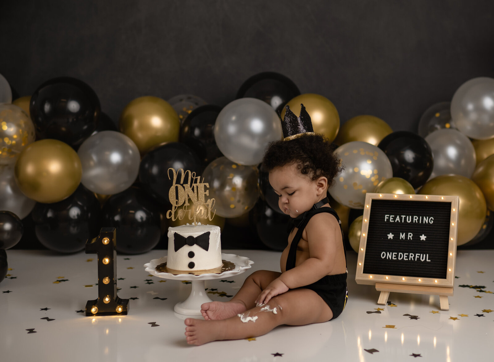 photographer that specializes in cake smashes