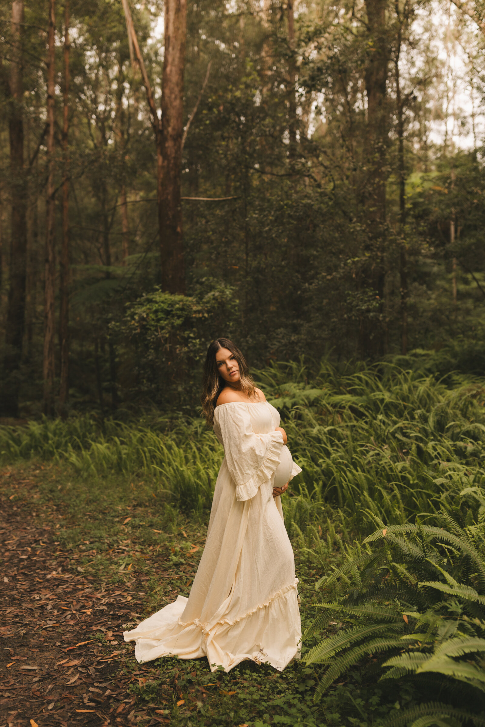 barefoot-maternity-session-hills-district-sunset