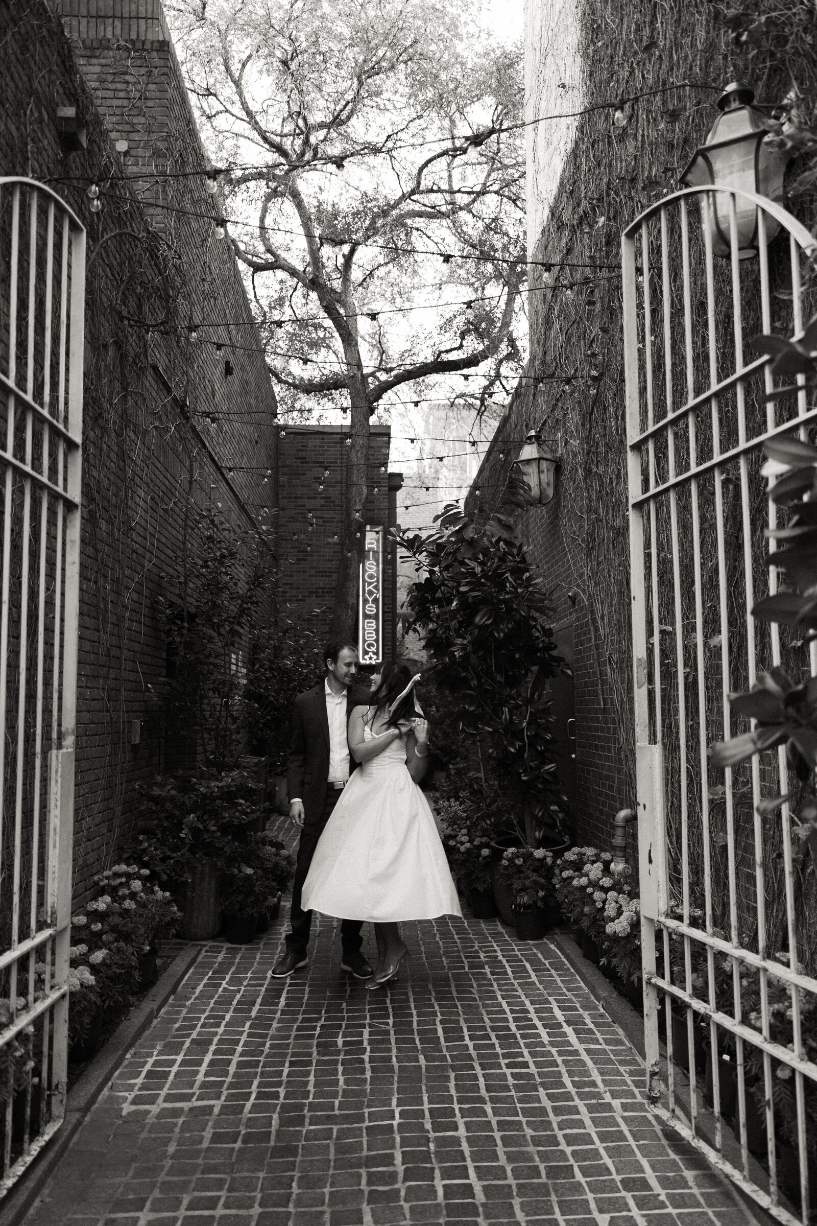 downtowndallasengagementphotos_stillsbytrinity-46
