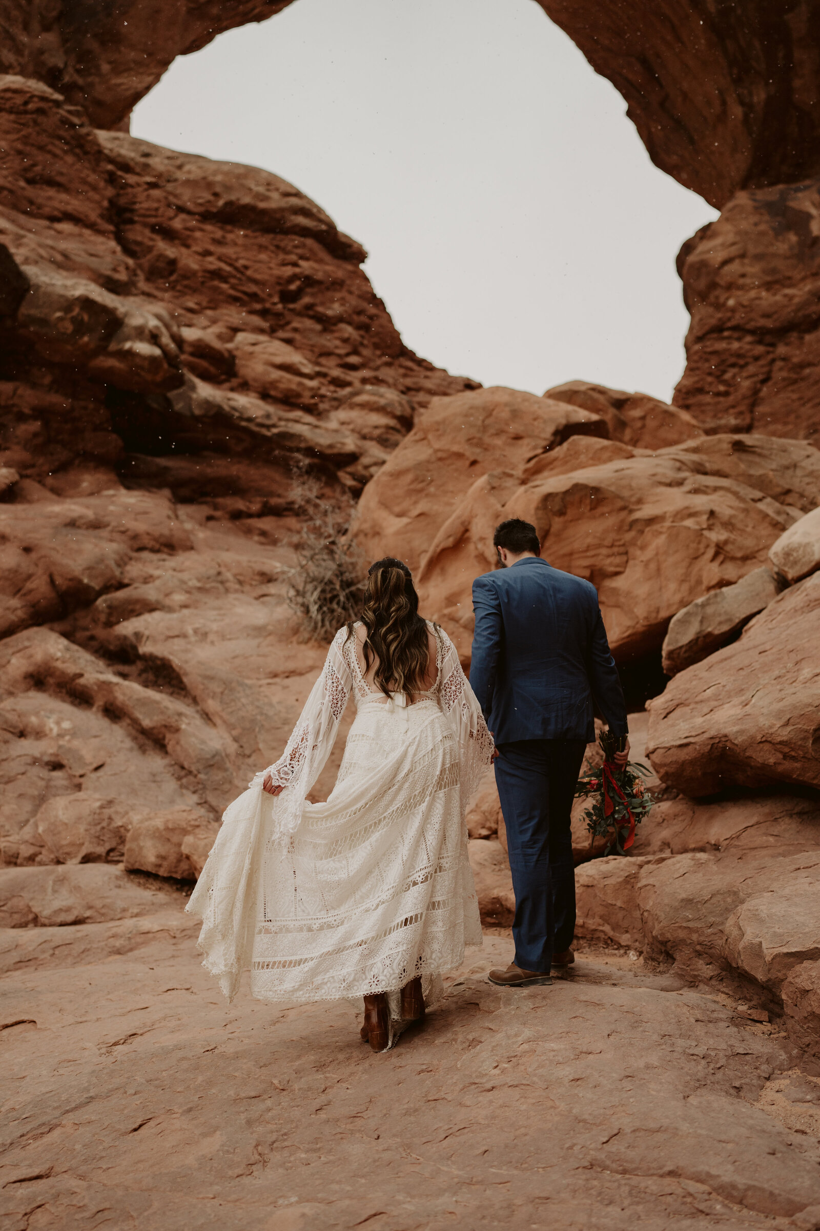 moab-elopement-couple-23