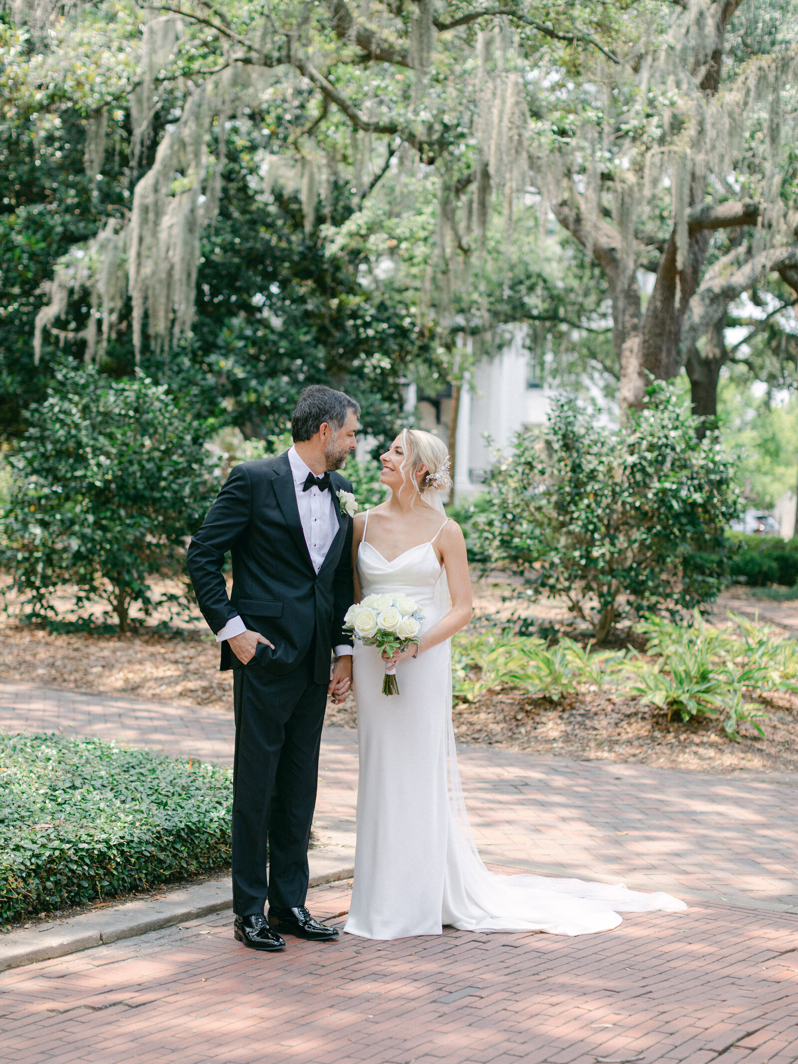 31-torianna-brooke-portraiture-perry-lane-wedding-savannah-ga-photographer-rachel-and-jackson-sneak-peeks