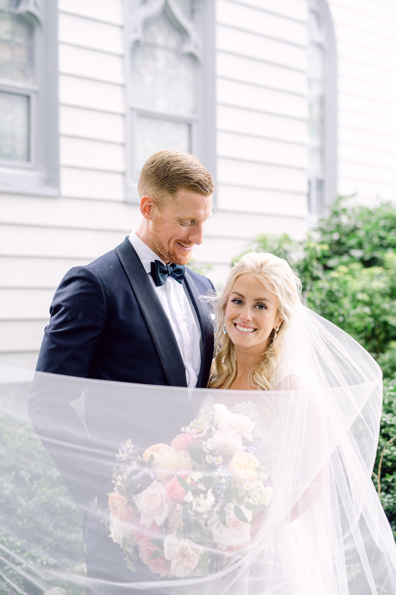 bride_and_groom_veil_2