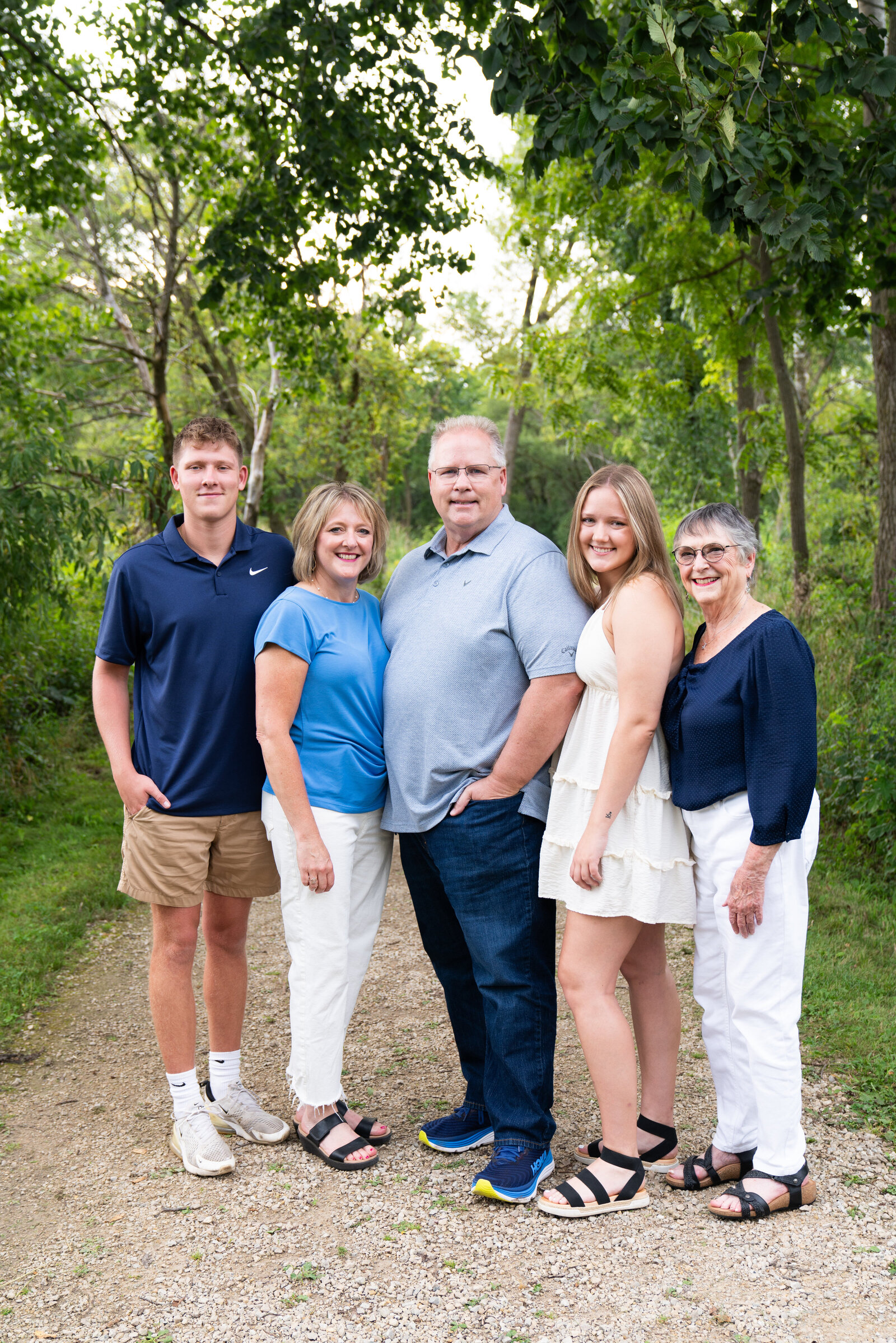 Outdoor family picture outfits