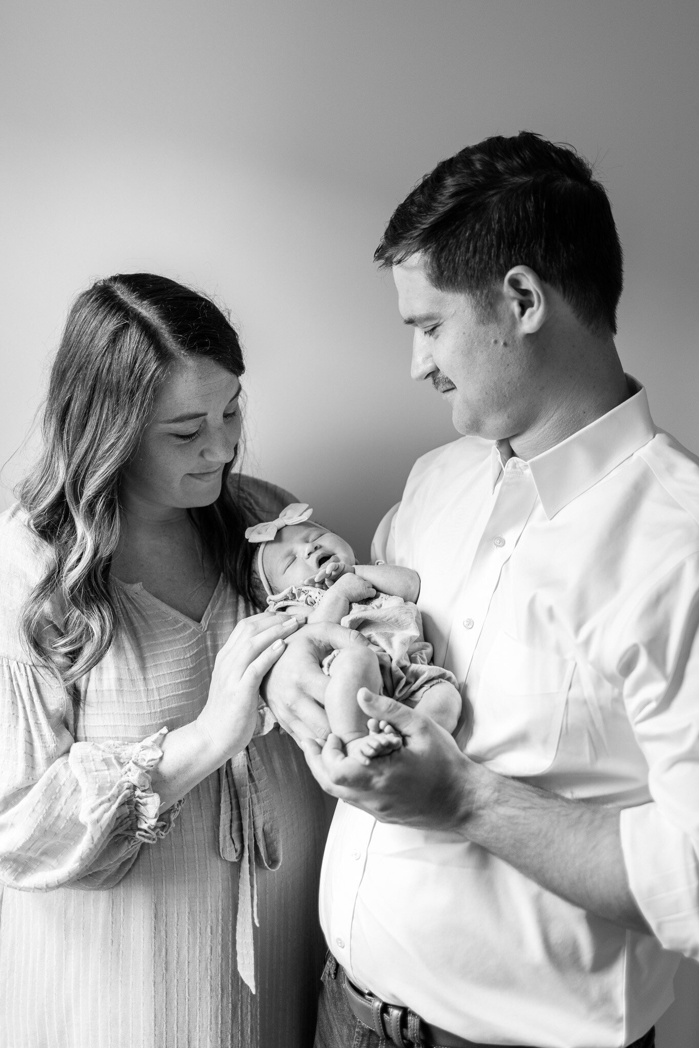 carolinas-newborn-photographer-lifestyle-in-home (1)