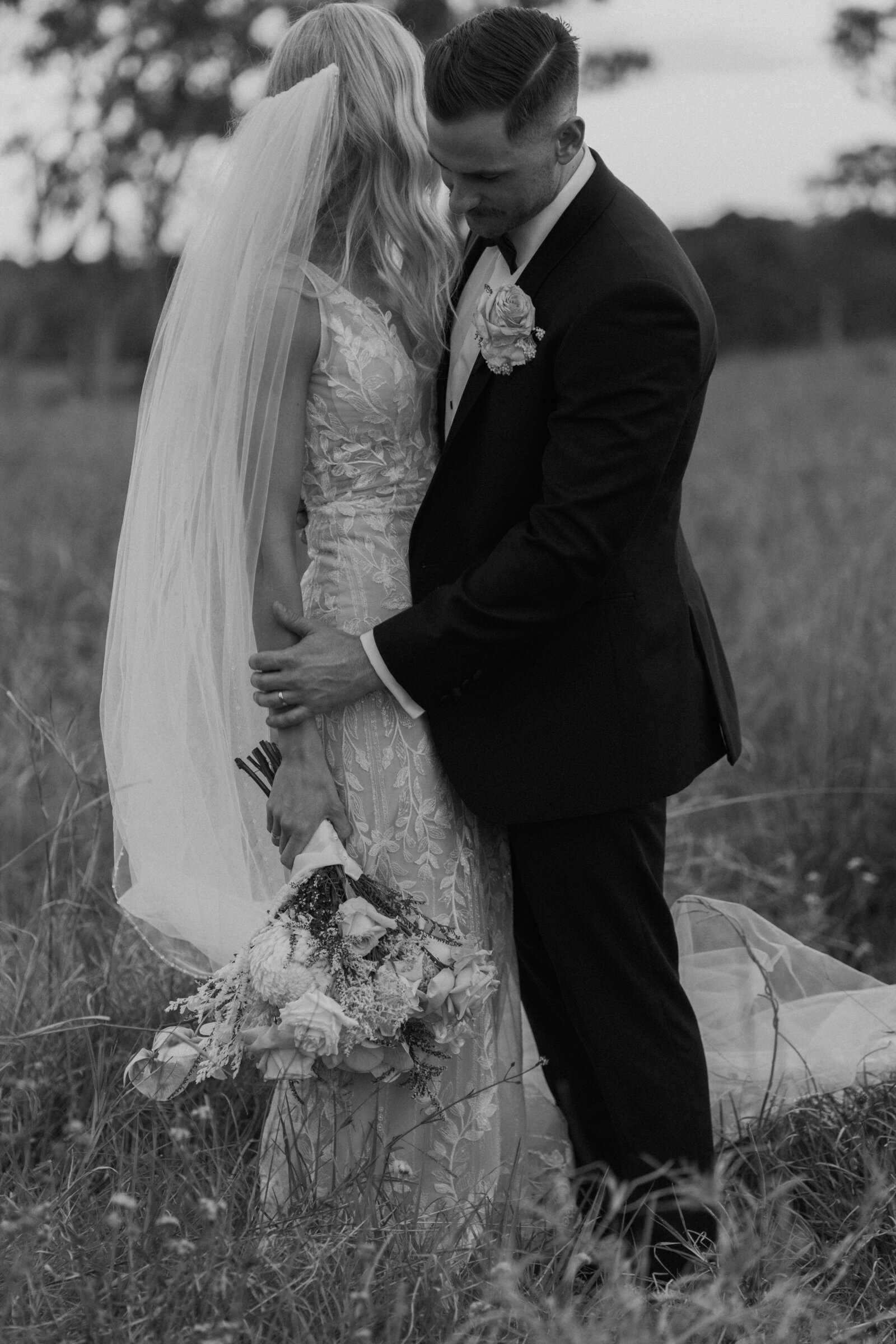 Couple in a field at Sirromet Winery in Brisbane
