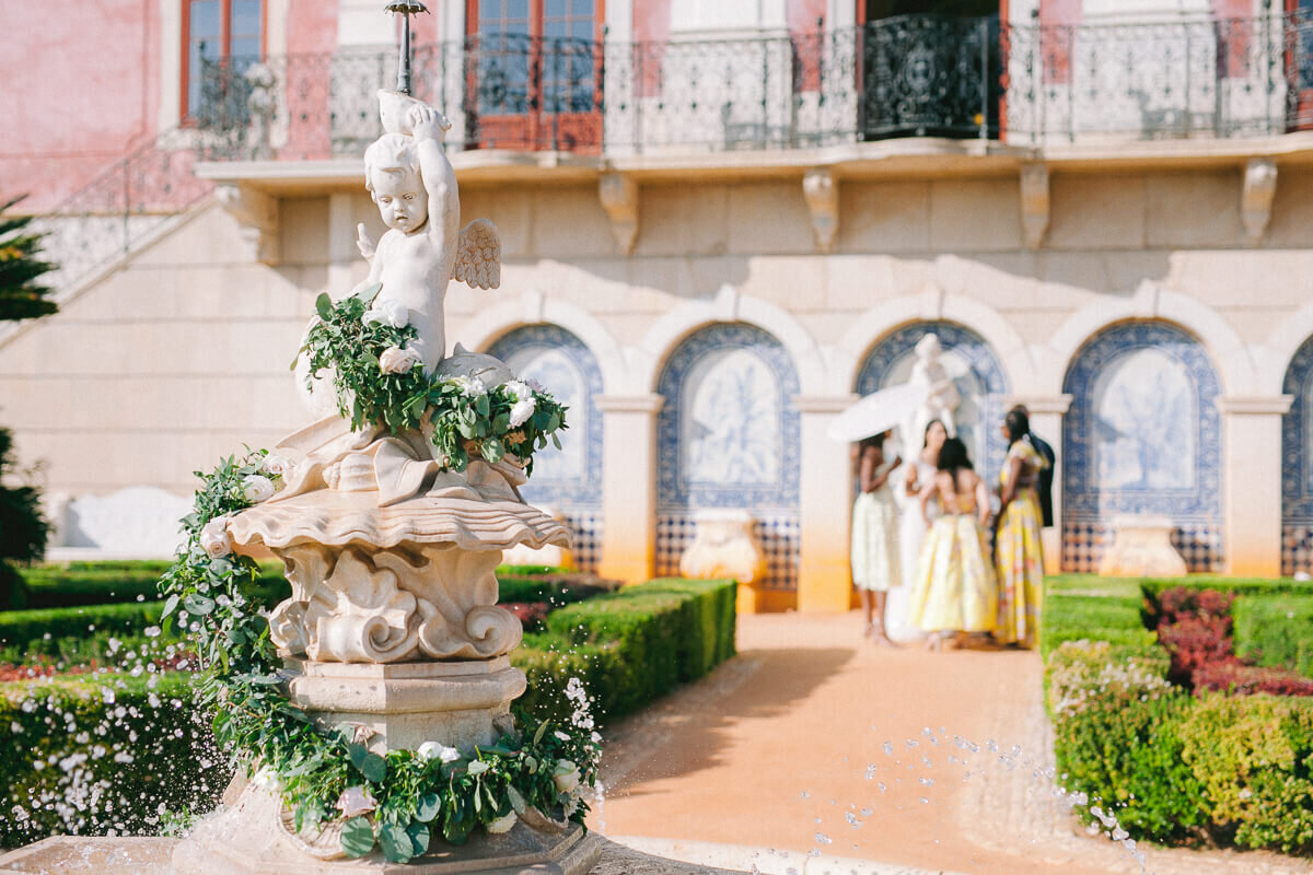 Fountain decor and wedding cocktail in Palacio Estoi , Portugal wedding