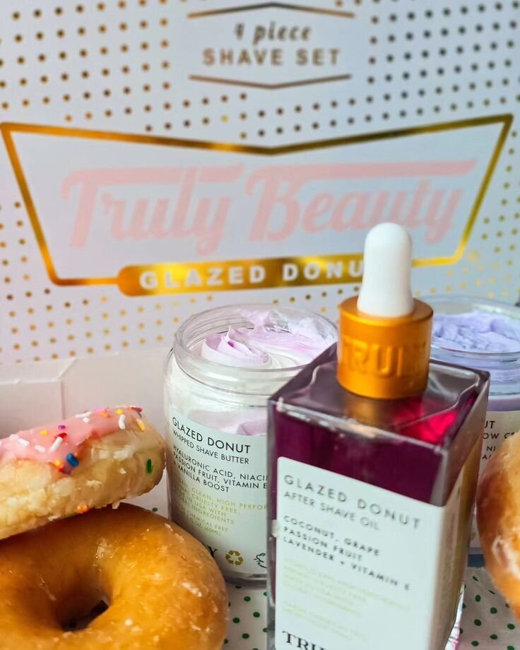 What better way to celebrate National Donut Day than w @trulybeauty Glazed Donut Shave Set_! 