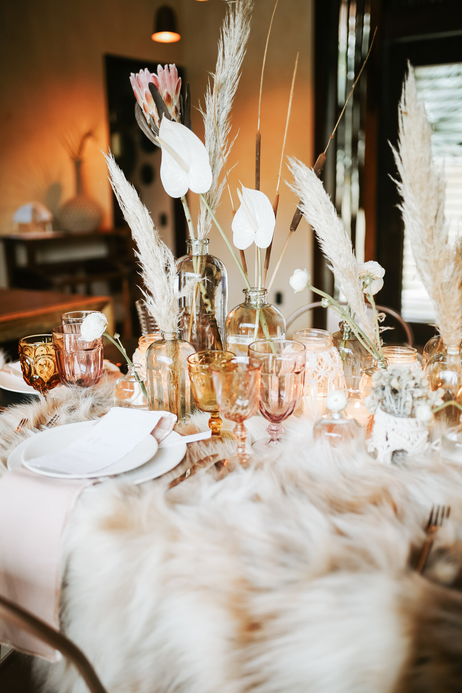 earthy-gold-tablescape-wedding-reception-Mexico