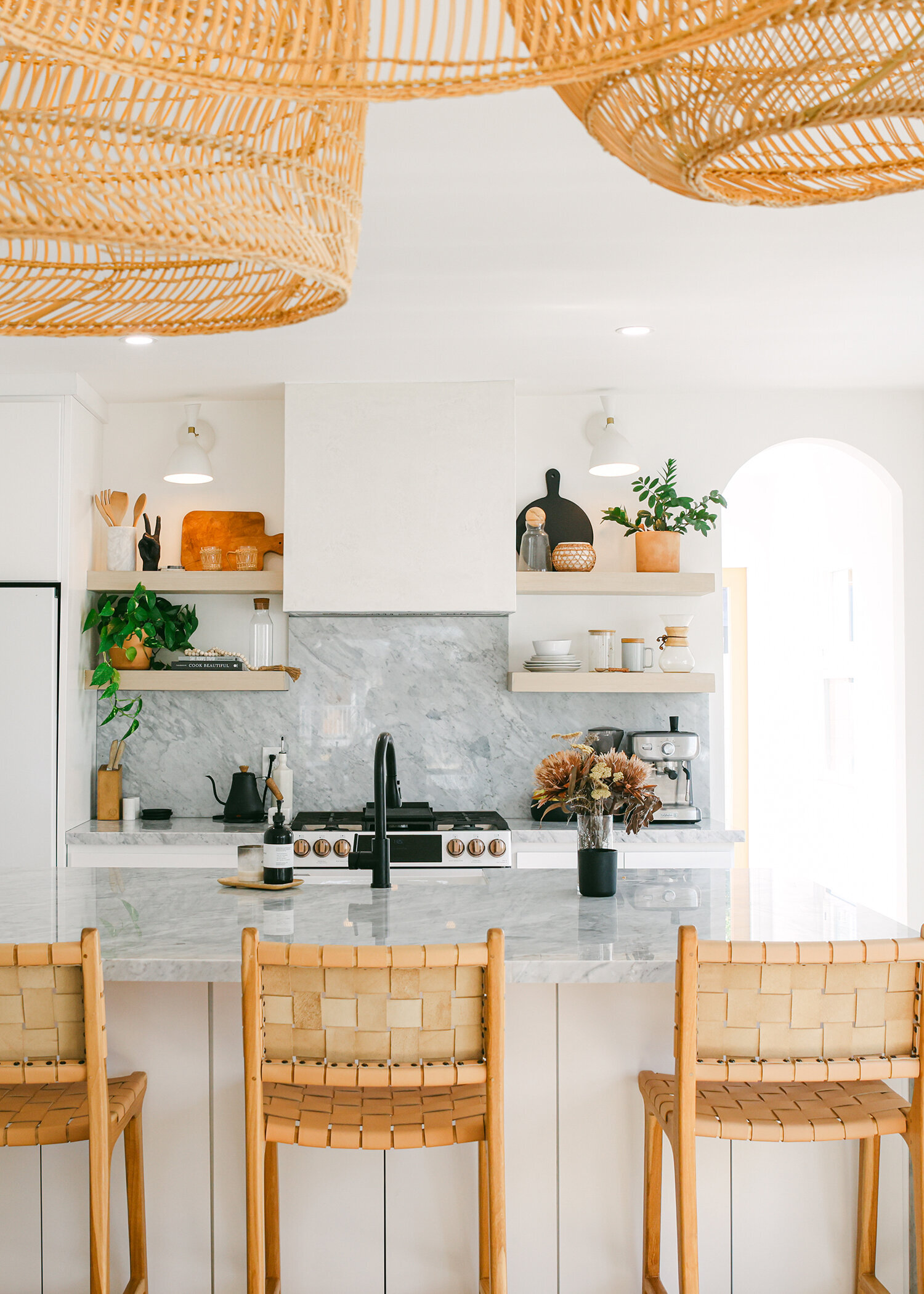 Lifestyle experience Airbnb photographer based in San Diego California and works with brands and short term rentals all over. Experience driven storytelling photography with people.