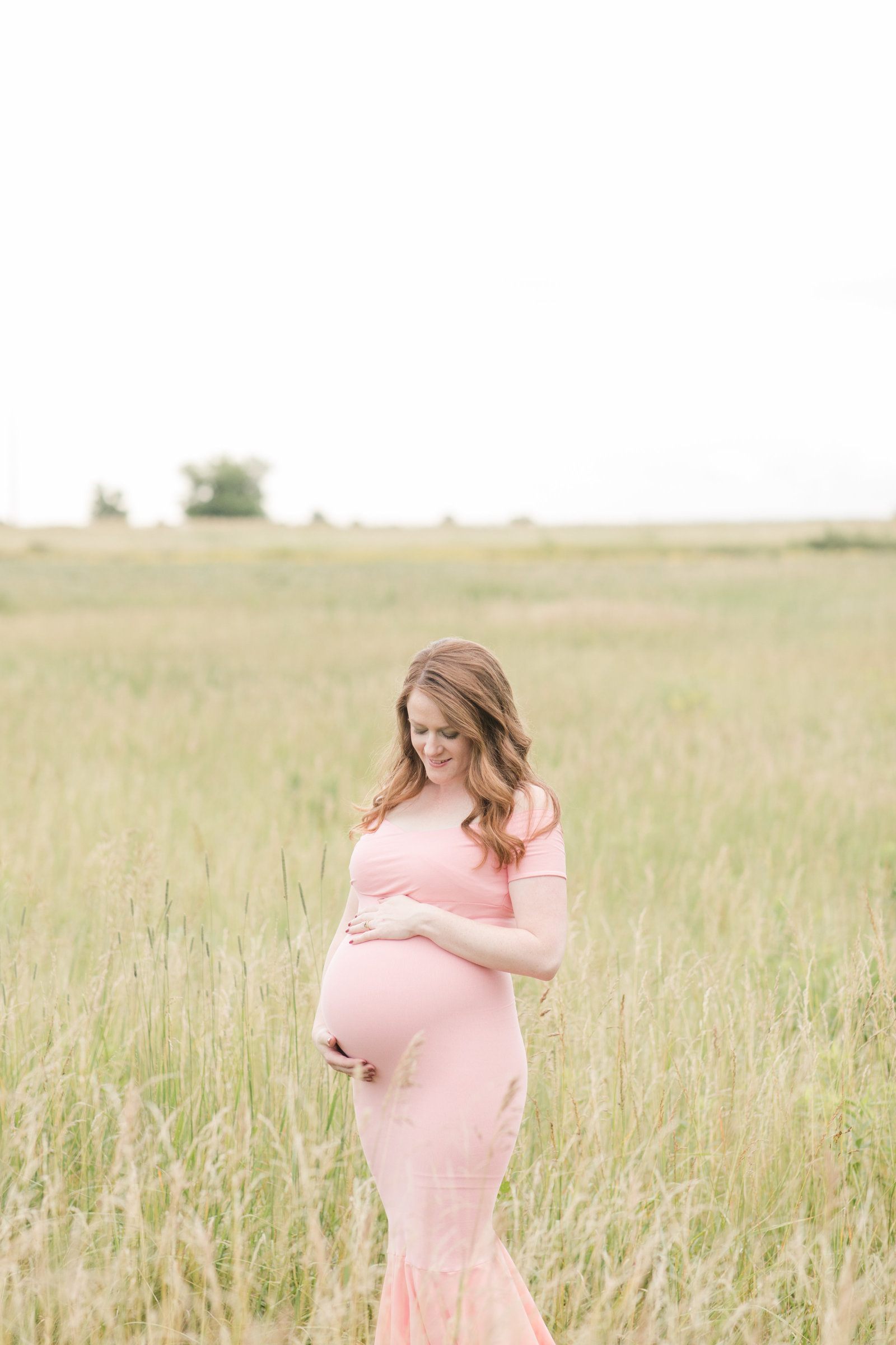 pregnant-mom-in-field-pink-dress-decatur