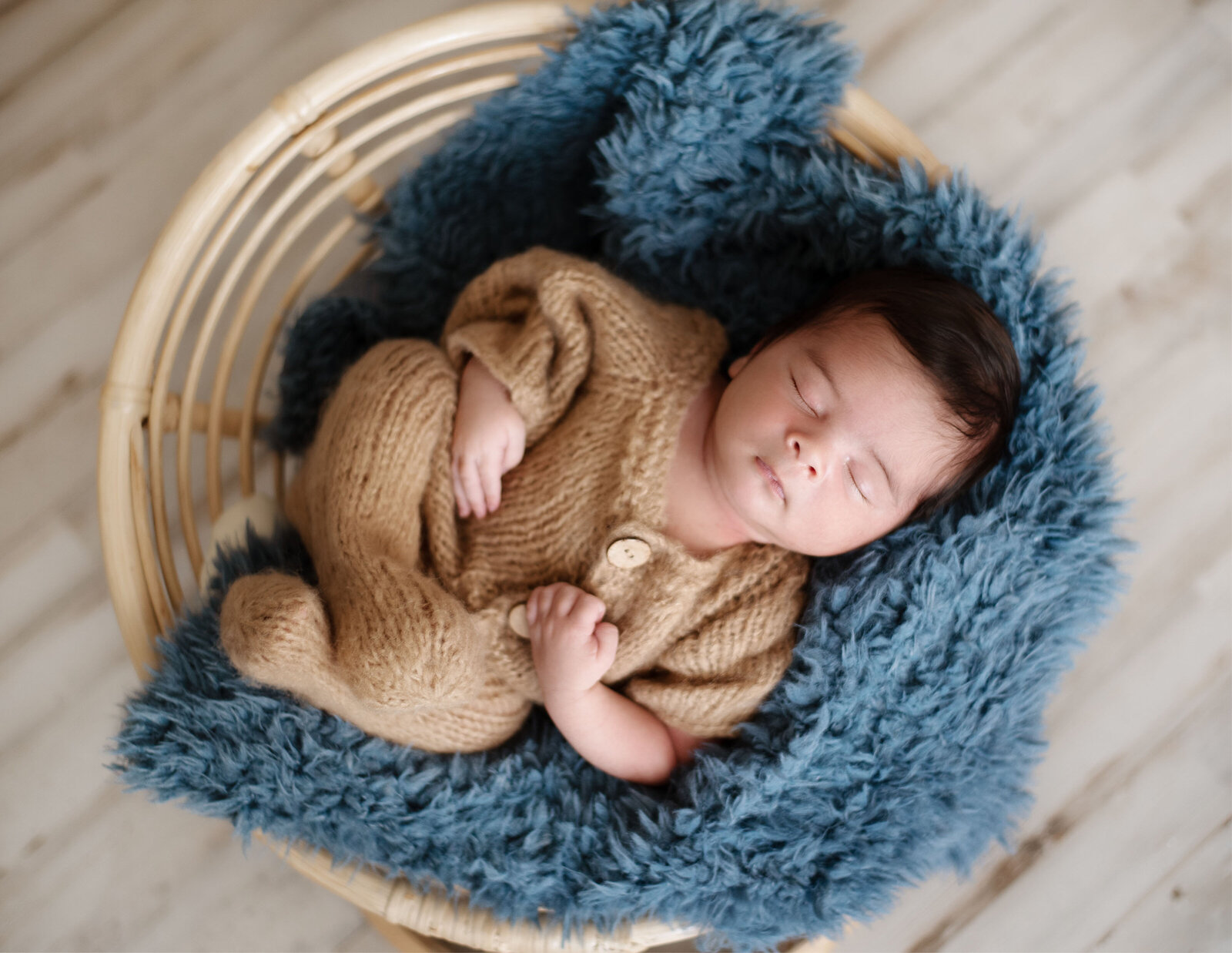 neutral boy newborn photo ideas