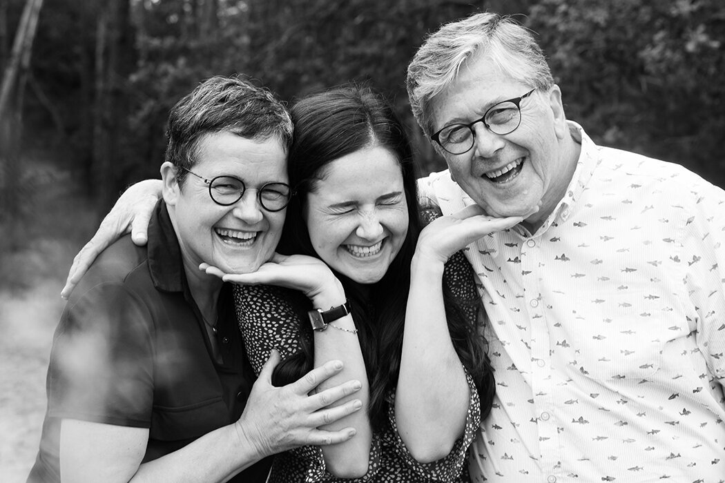 Familiefotograaf Brabant, foto met humor, gezinsfotografie, connectie