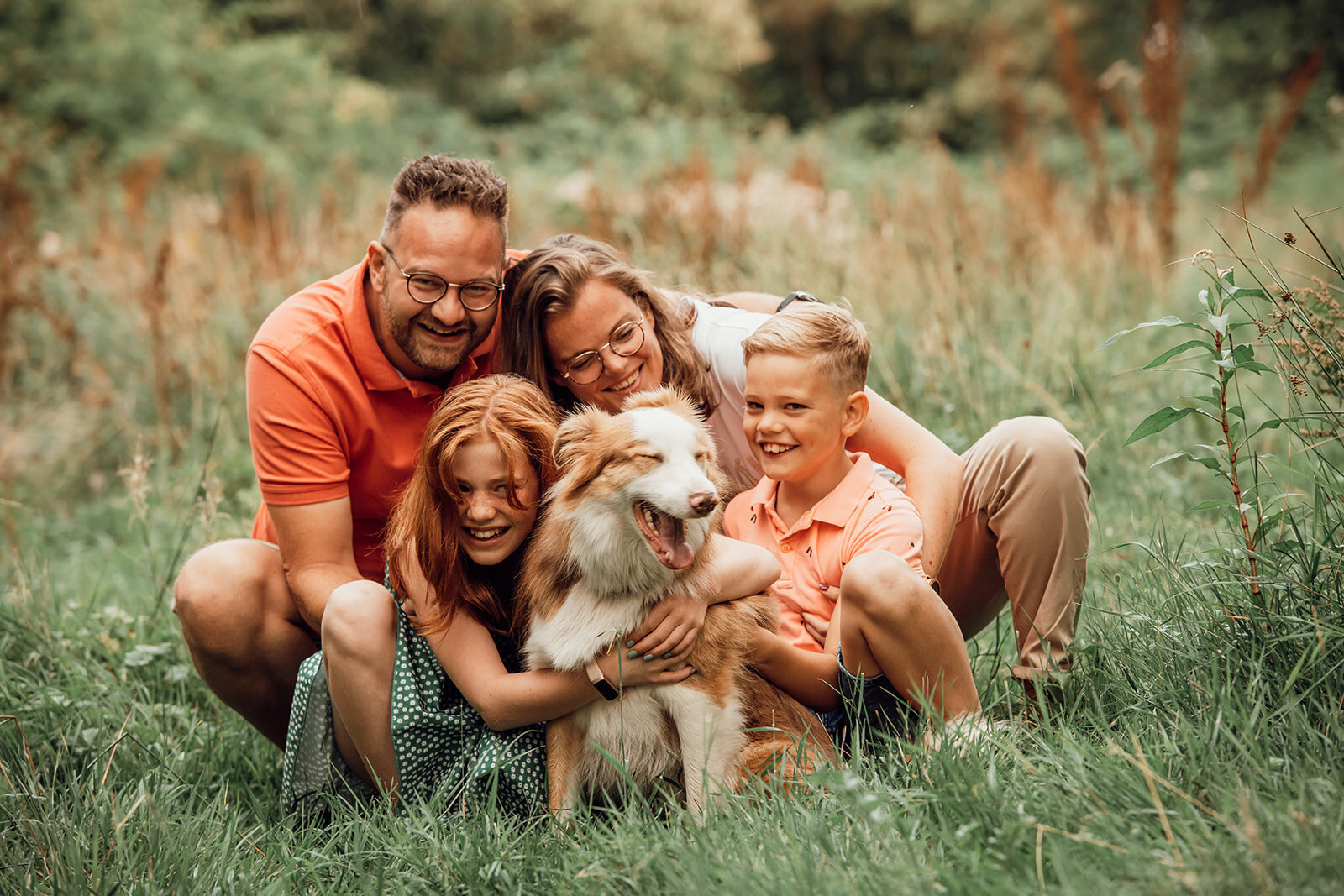 Fotoshoot buiten op locatie in Nissewaard met ontspannen sfeer