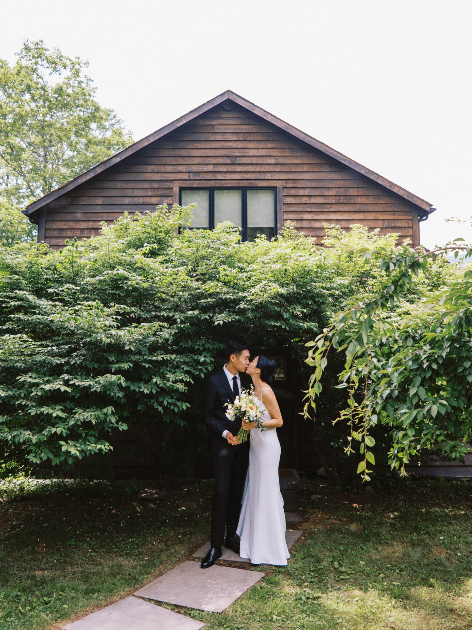 NOT FOR PERSONAL USE — Daniel Kim Upstate-New-York-Wedding-in-Woodstock-NYC-Photographer-Glasco-House-Kamparett-43-1536x2048