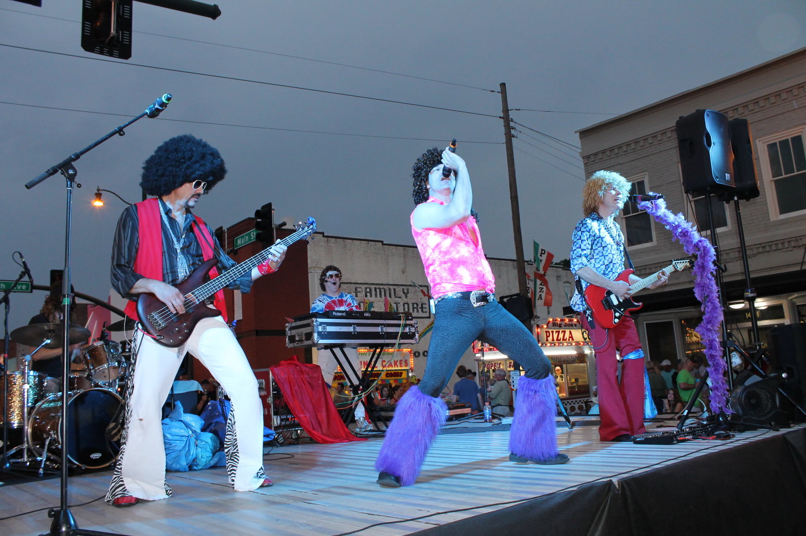 West Tennessee Strawberry Festival - faces on main -1