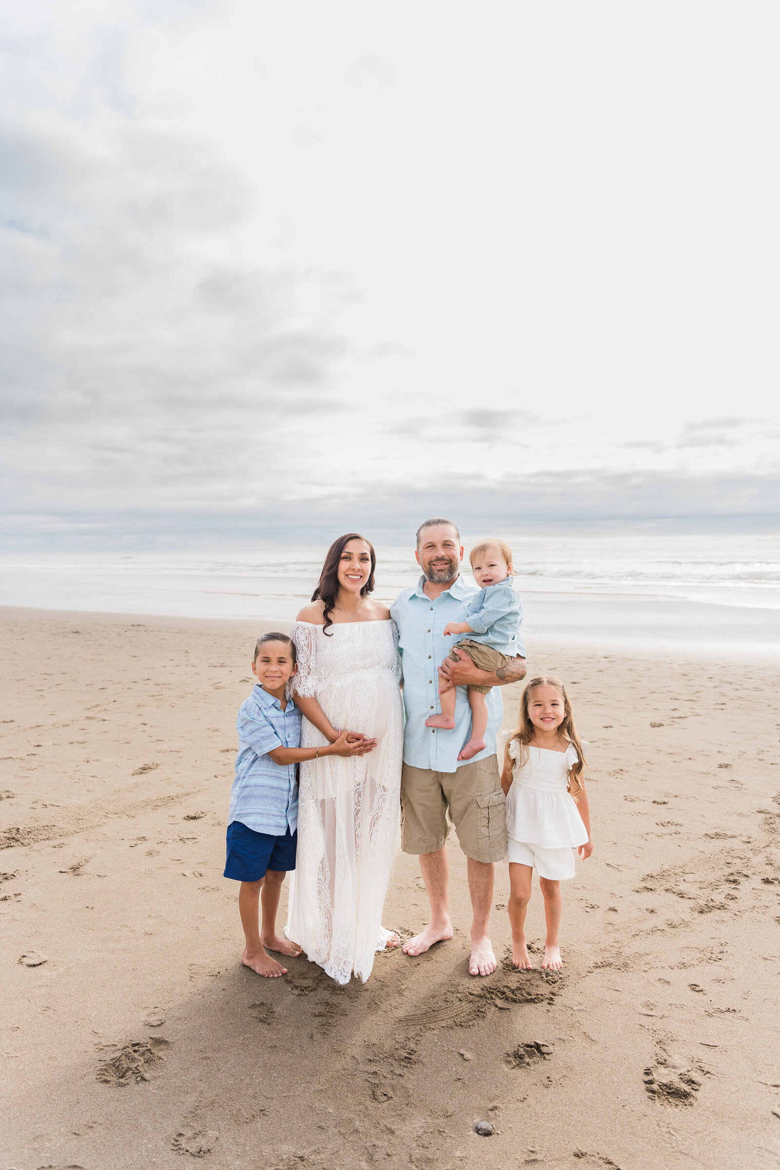 Maternity Photographer in Lincoln City, Oregon 