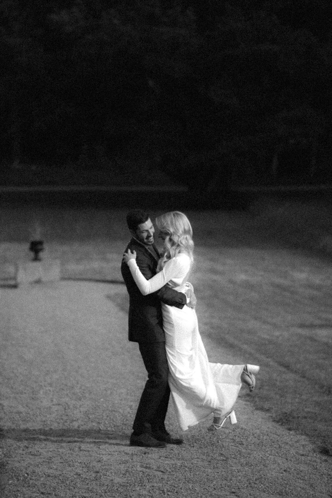Romantic and intimate wedding photo session