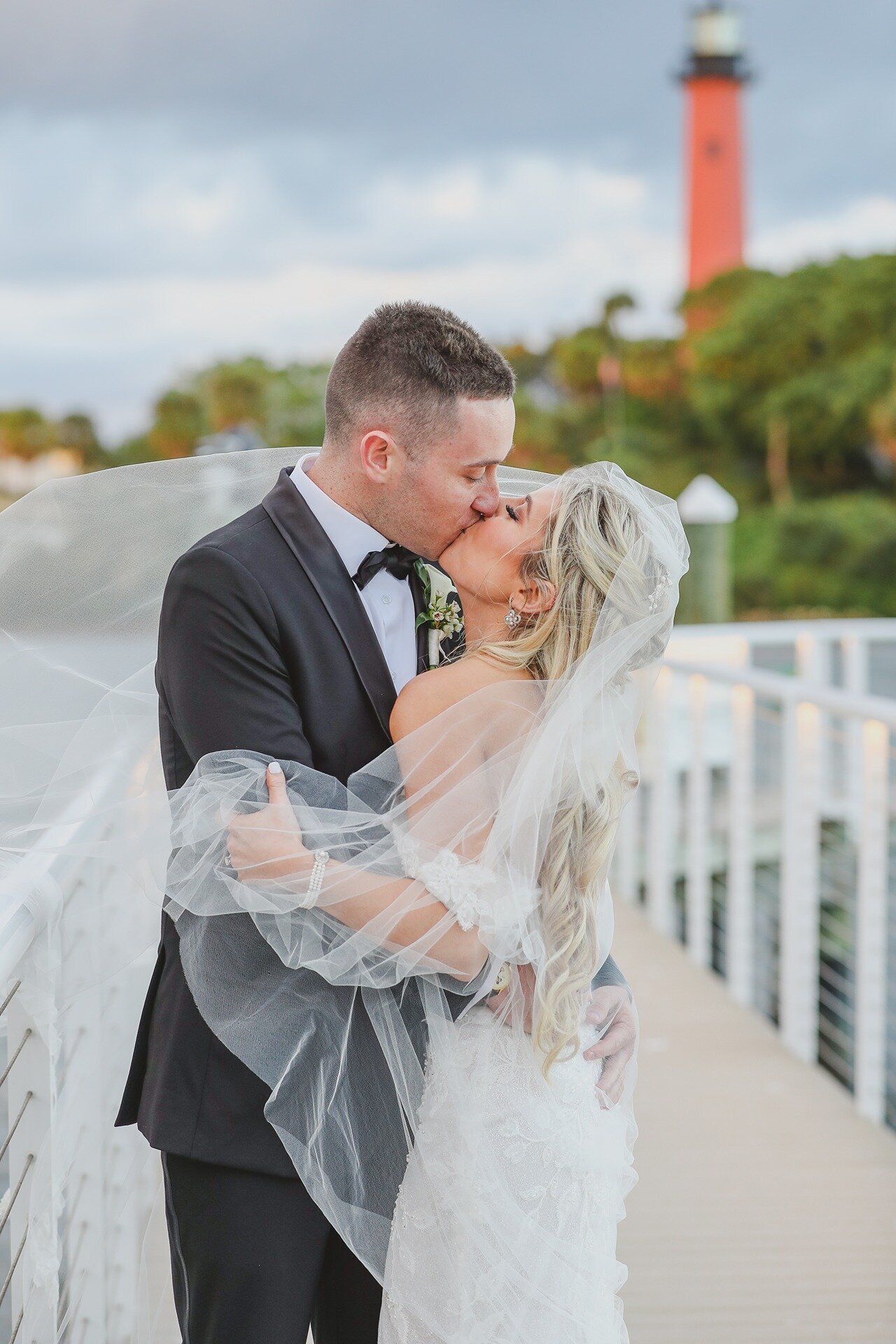 bride-groom-pelican-club-pier-4