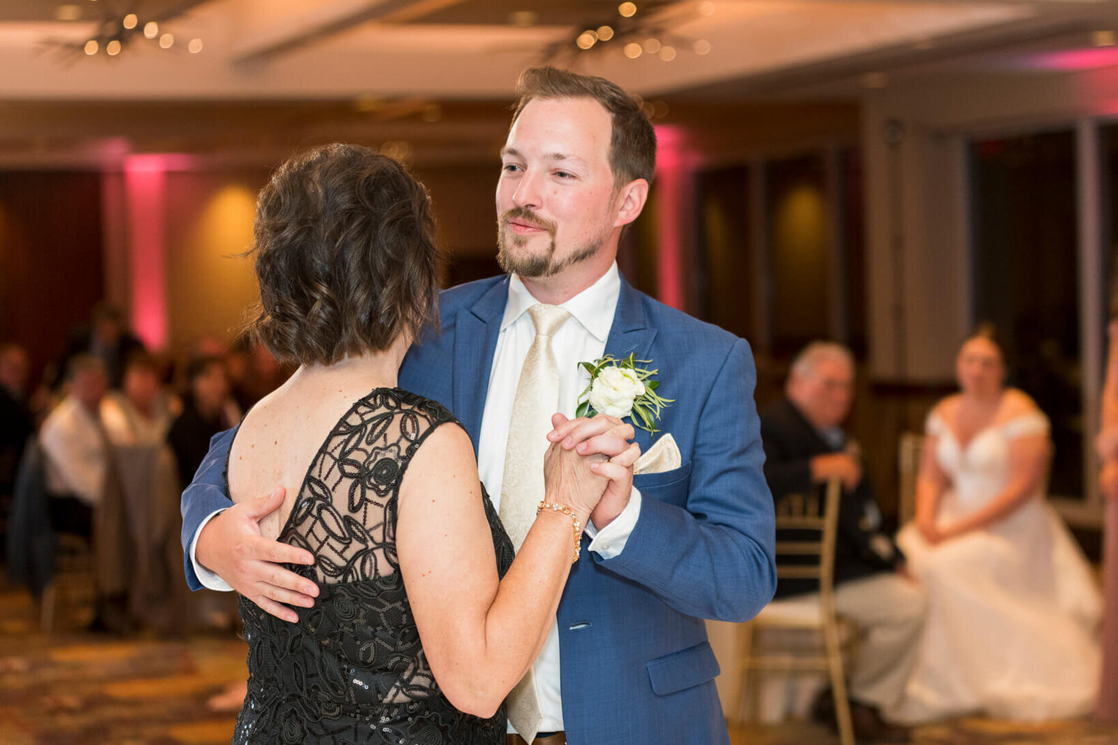 River-Club-of-Mequon-Wedding-633